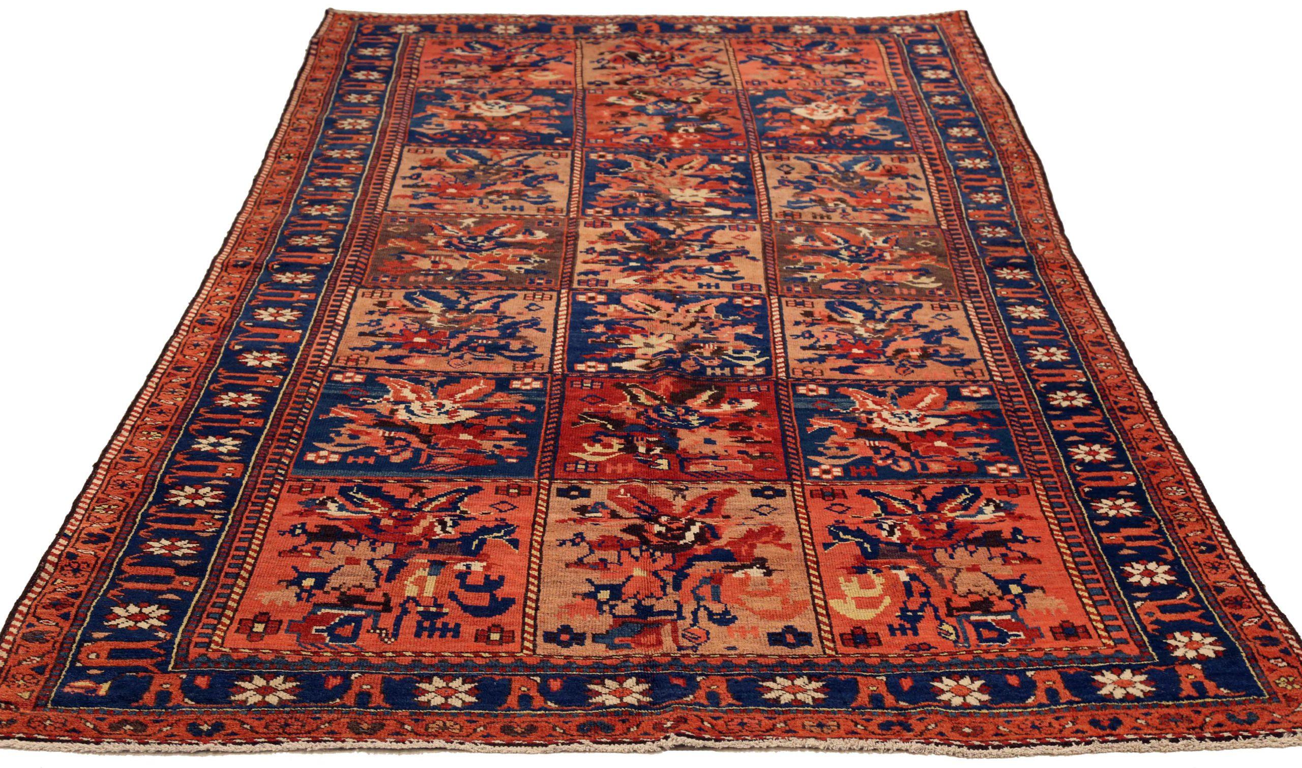 Scopri l'eleganza dei tappeti persiani Bakhtiari, caratterizzati da tappeti d'area CIRCA del 1880. Progettato con una meticolosa attenzione ai dettagli, questo design esclusivo è perfetto per valorizzare il tuo spazio.