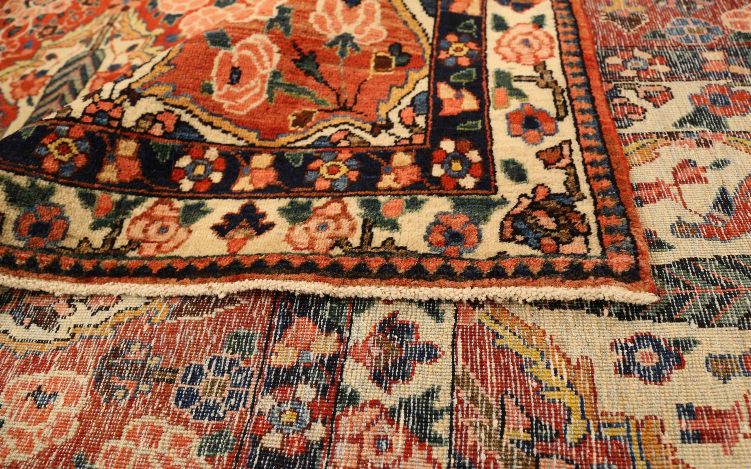 Persian Bakhtiari Area Rugs - 13644 In Excellent Condition For Sale In Dallas, TX