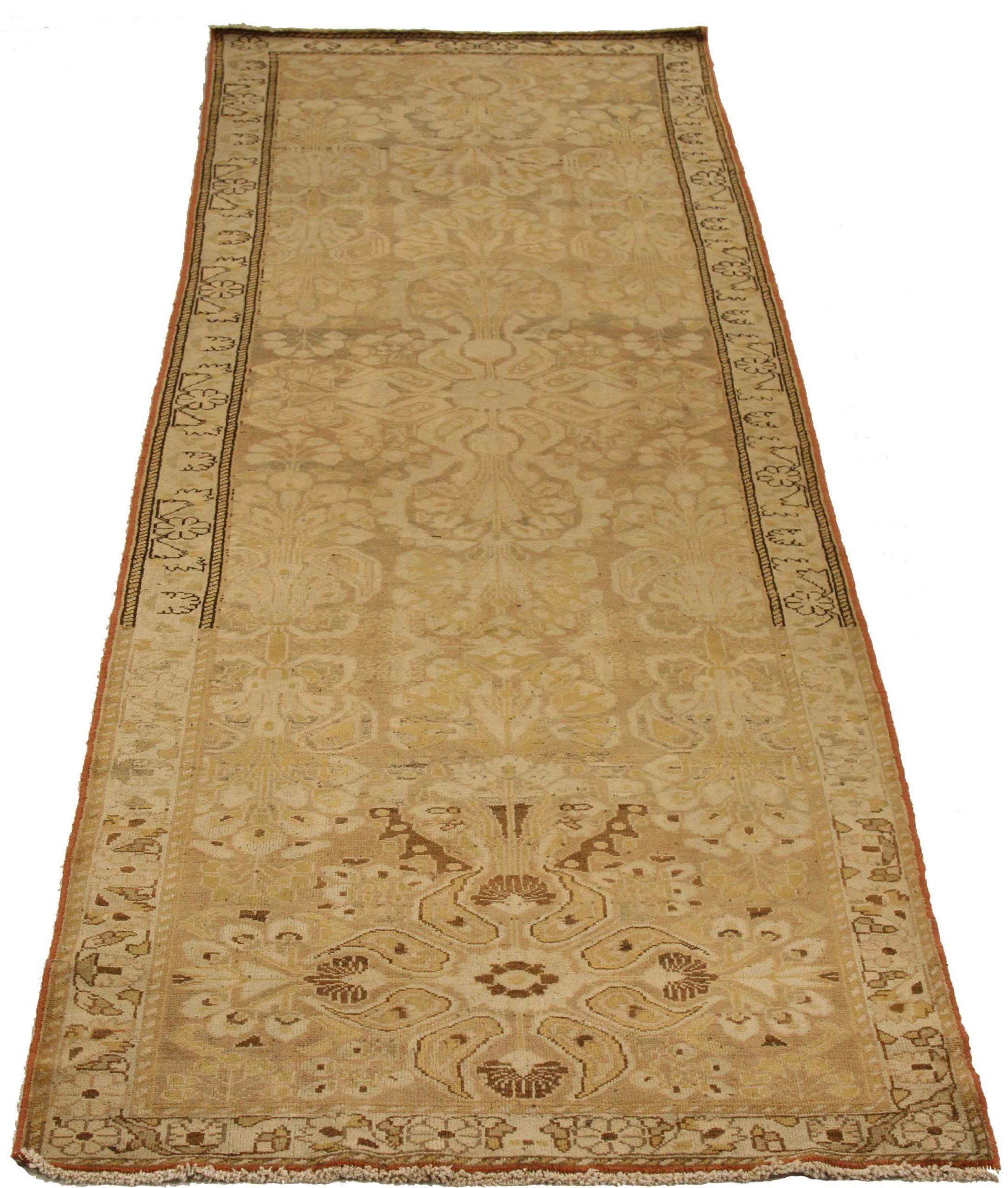 Descubre la elegancia de las alfombras persas Bakhtiari de Circa 1880. Diseñado con meticulosa atención al detalle, este diseño exclusivo es perfecto para realzar tu espacio.