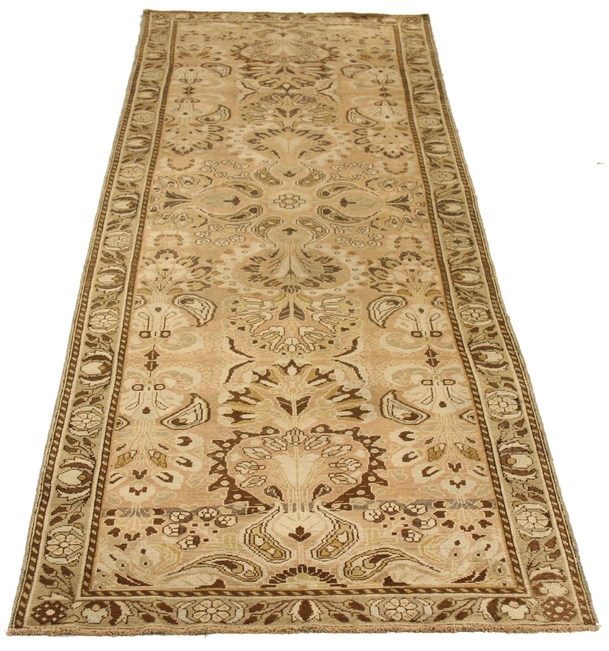 Scopri l'eleganza dei tappeti persiani Bakhtiari, caratterizzati da tappeti d'area CIRCA del 1880. Progettato con una meticolosa attenzione ai dettagli, questo design esclusivo è perfetto per valorizzare il tuo spazio.