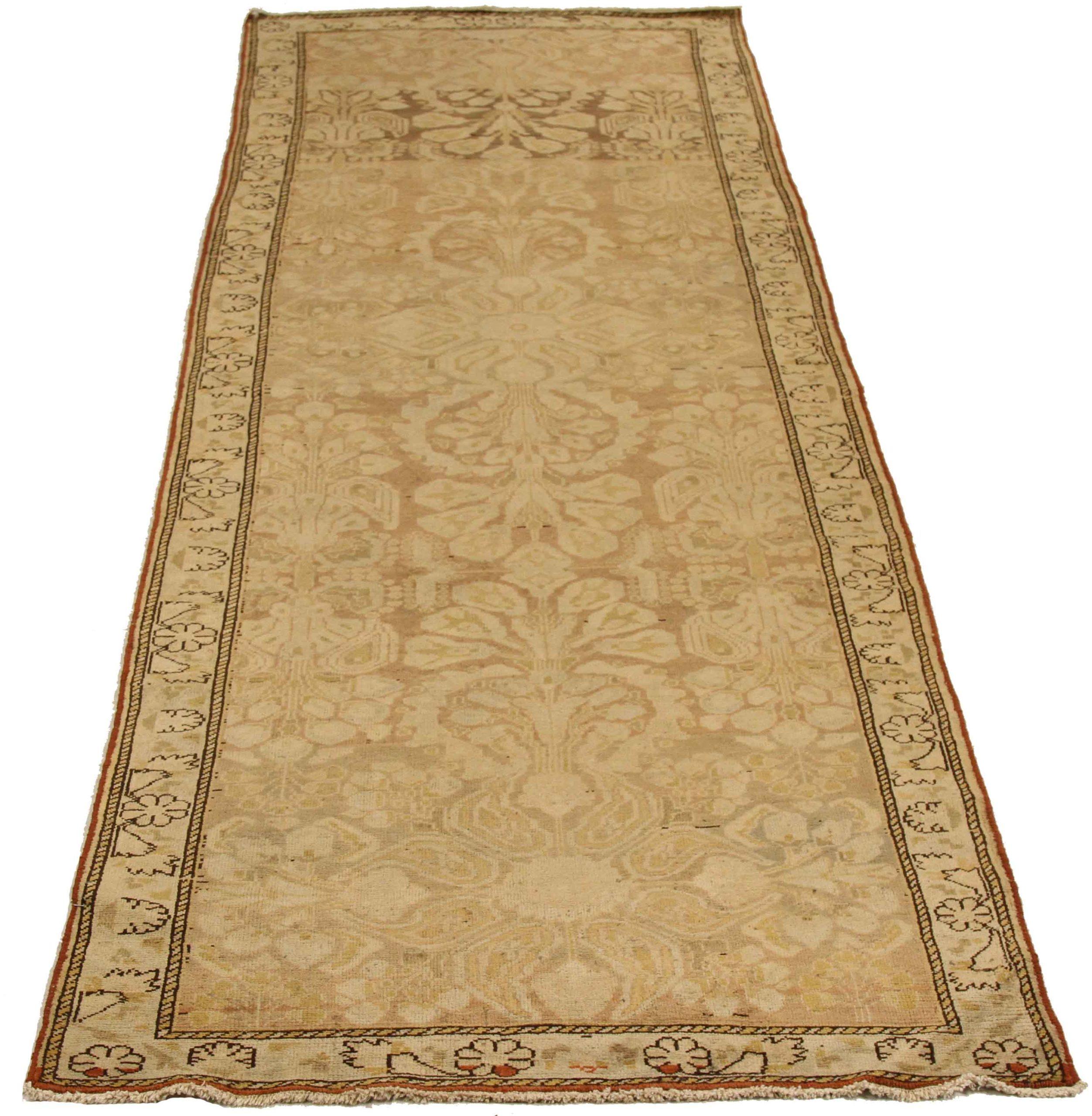 Descubre la elegancia de las alfombras persas Bakhtiari de Circa 1880. Diseñado con meticulosa atención al detalle, este diseño exclusivo es perfecto para realzar tu espacio.