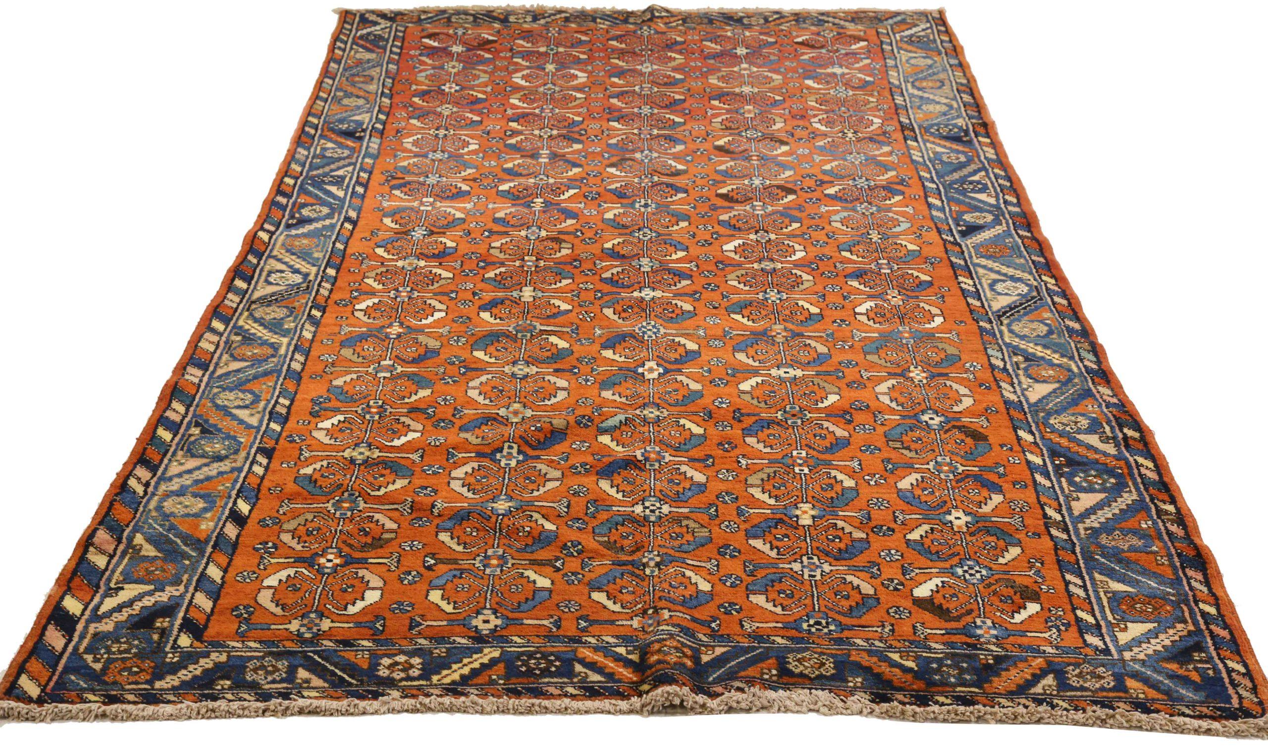 Entdecken Sie die Eleganz der persischen Bachtiari mit Teppichen aus der Zeit um 1880. Dieses exklusive Design aus Wolle und Blau-Elfenbein-Rot ist perfekt, um Ihren Raum zu verschönern.