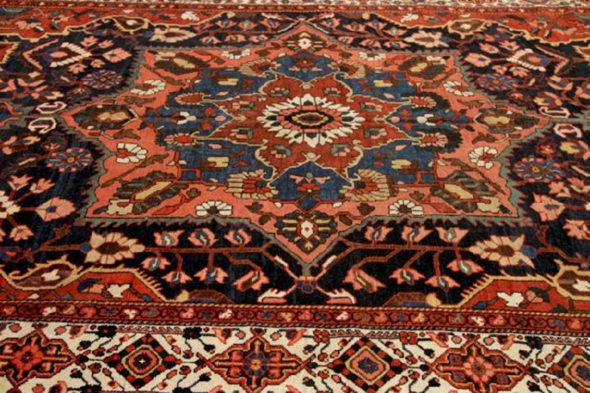 Persische Bakhtiari-Teppiche Circa 1910 - Wolle Schwarz Elfenbein Rot 72318 (Asiatisch) im Angebot