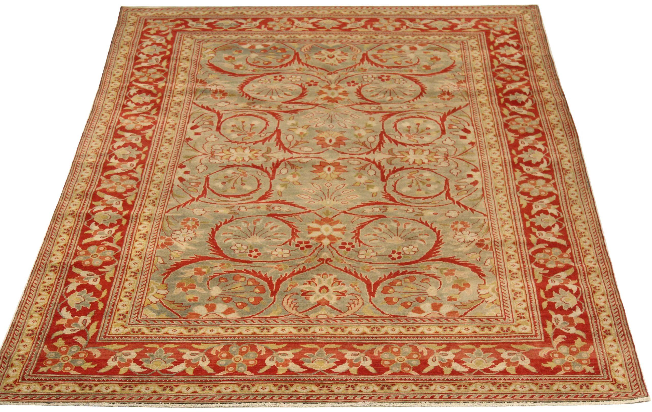 Entdecken Sie die Eleganz der persischen Bachtiari mit Teppichen aus der Zeit um 1910. Dieses exklusive Design aus Wolle und Blau-Elfenbein-Rot ist perfekt, um Ihren Raum zu verschönern.