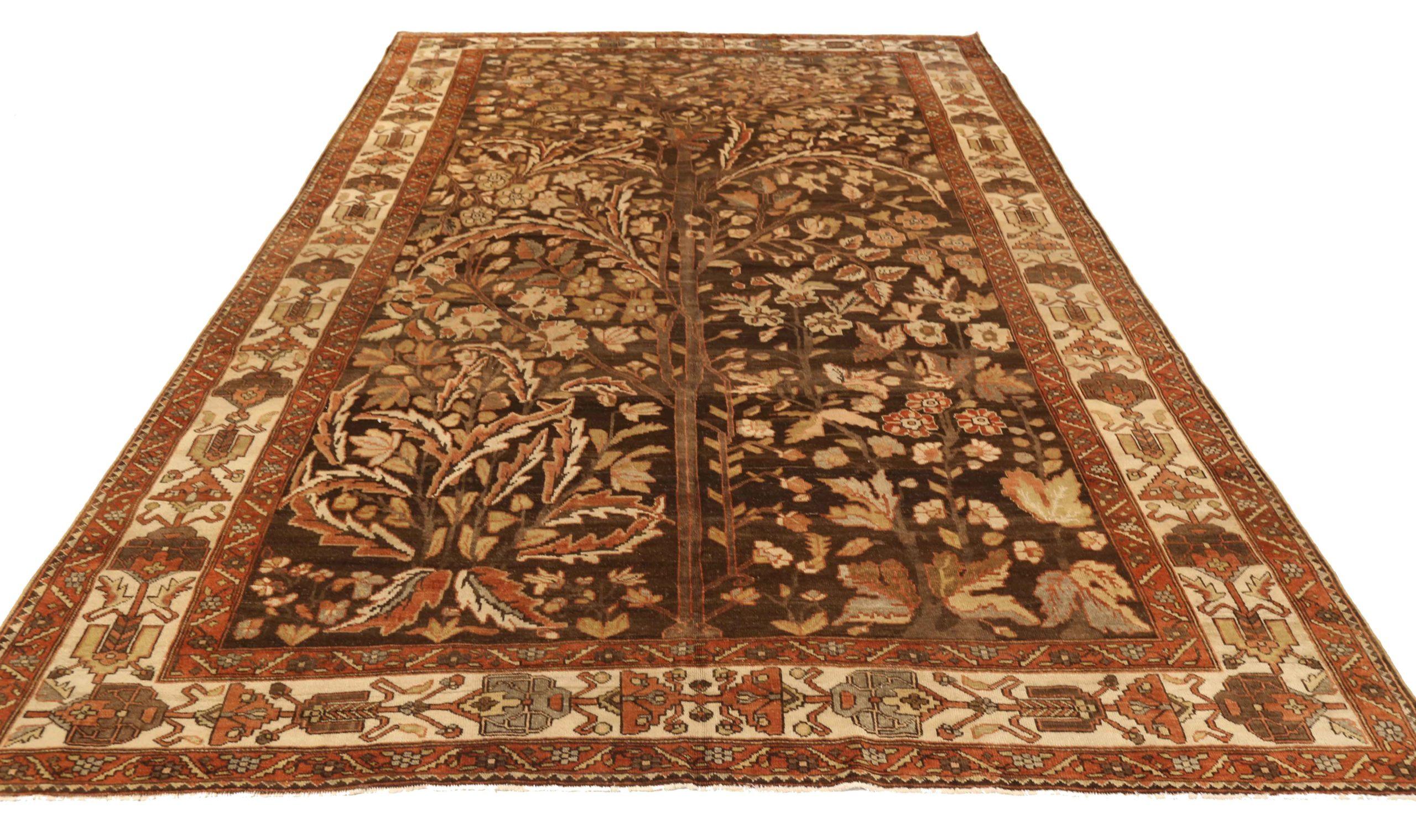 Entdecken Sie die Eleganz der persischen Bakhtiari mit ihren Teppichen. Dieses exklusive Design, das mit viel Liebe zum Detail entworfen wurde, ist perfekt, um Ihren Raum zu verschönern.