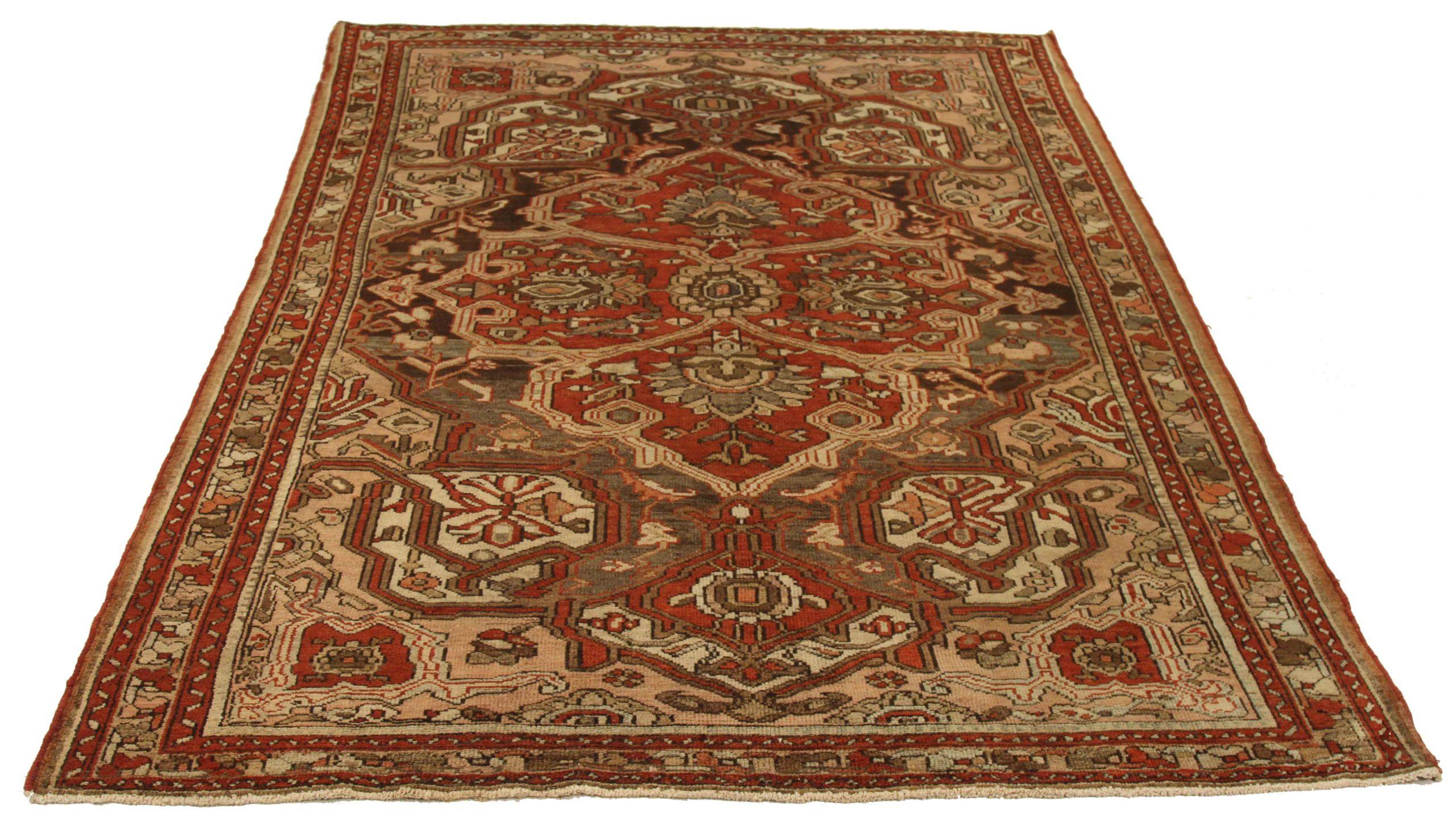 Scopri l'eleganza dei tappeti persiani Bakhtiari. Progettato con una meticolosa attenzione ai dettagli, questo design esclusivo è perfetto per valorizzare il tuo spazio.
