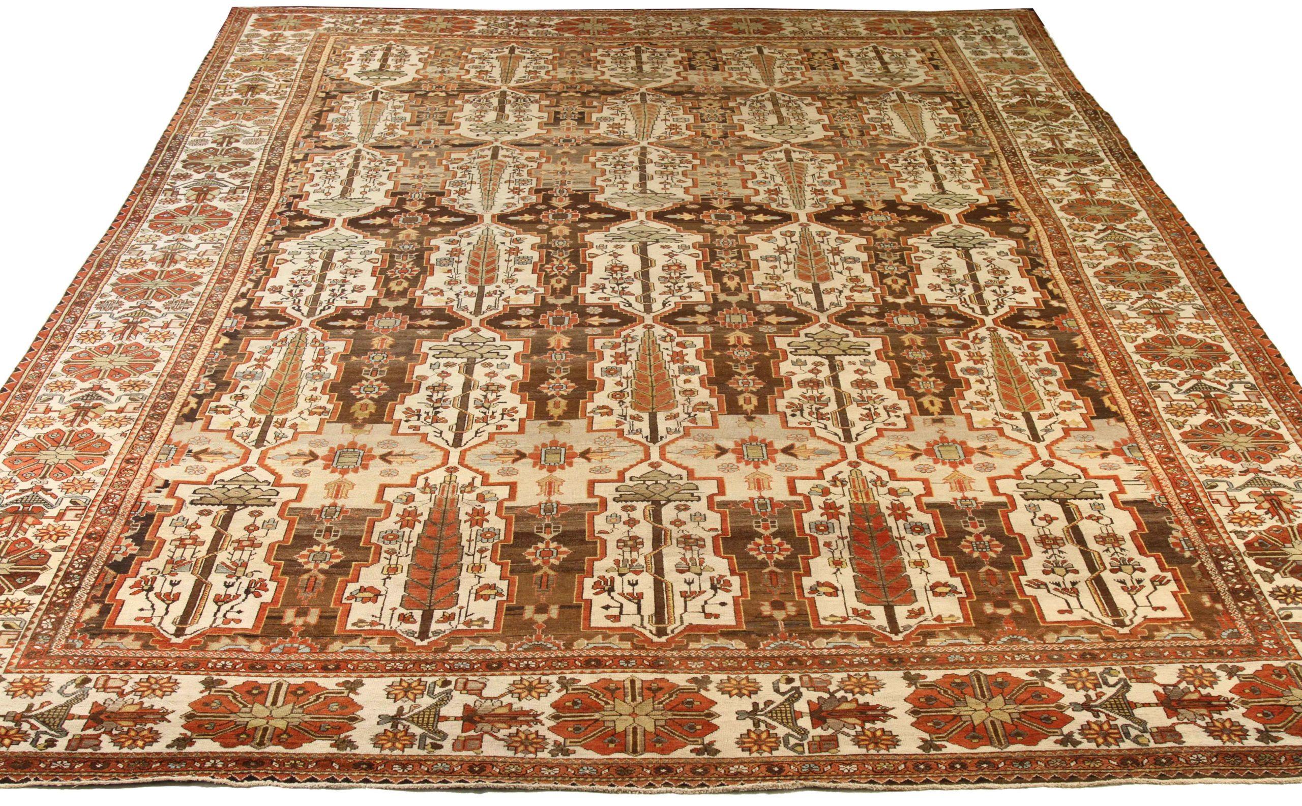 Scopri l'eleganza dei tappeti persiani Bakhtiari. Progettato con una meticolosa attenzione ai dettagli, questo design esclusivo è perfetto per valorizzare il tuo spazio.