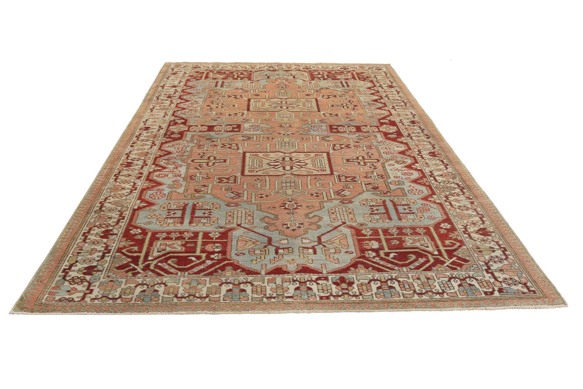 Entdecken Sie die Eleganz der persischen Bachtiari mit Teppichen aus der Zeit um 1880. Mit Wolle und BluePinkRed entworfen, ist dieses exklusive Design perfekt, um Ihren Raum zu verschönern.