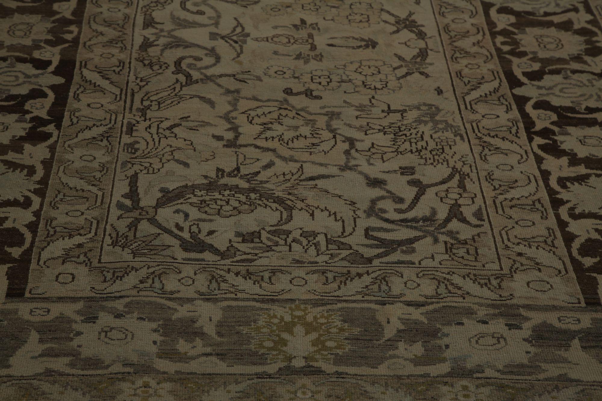 Entdecken Sie die Eleganz der persischen Bachtiari mit Teppichen aus der Zeit um 1940. Dieses exklusive Design aus Wolle und BrownTaupe ist perfekt, um Ihren Raum zu verschönern.