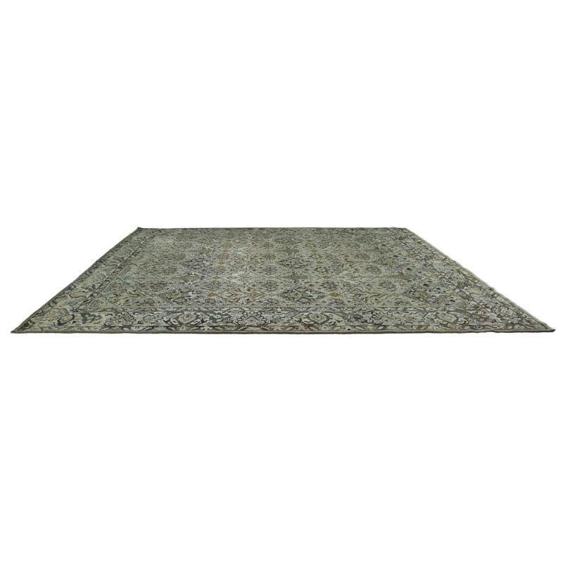 Entdecken Sie die Eleganz der persischen Bachtiari mit Teppichen aus der Zeit um 1910. Dieses exklusive Design aus Wolle und Elfenbein ist perfekt, um Ihren Raum zu verschönern.