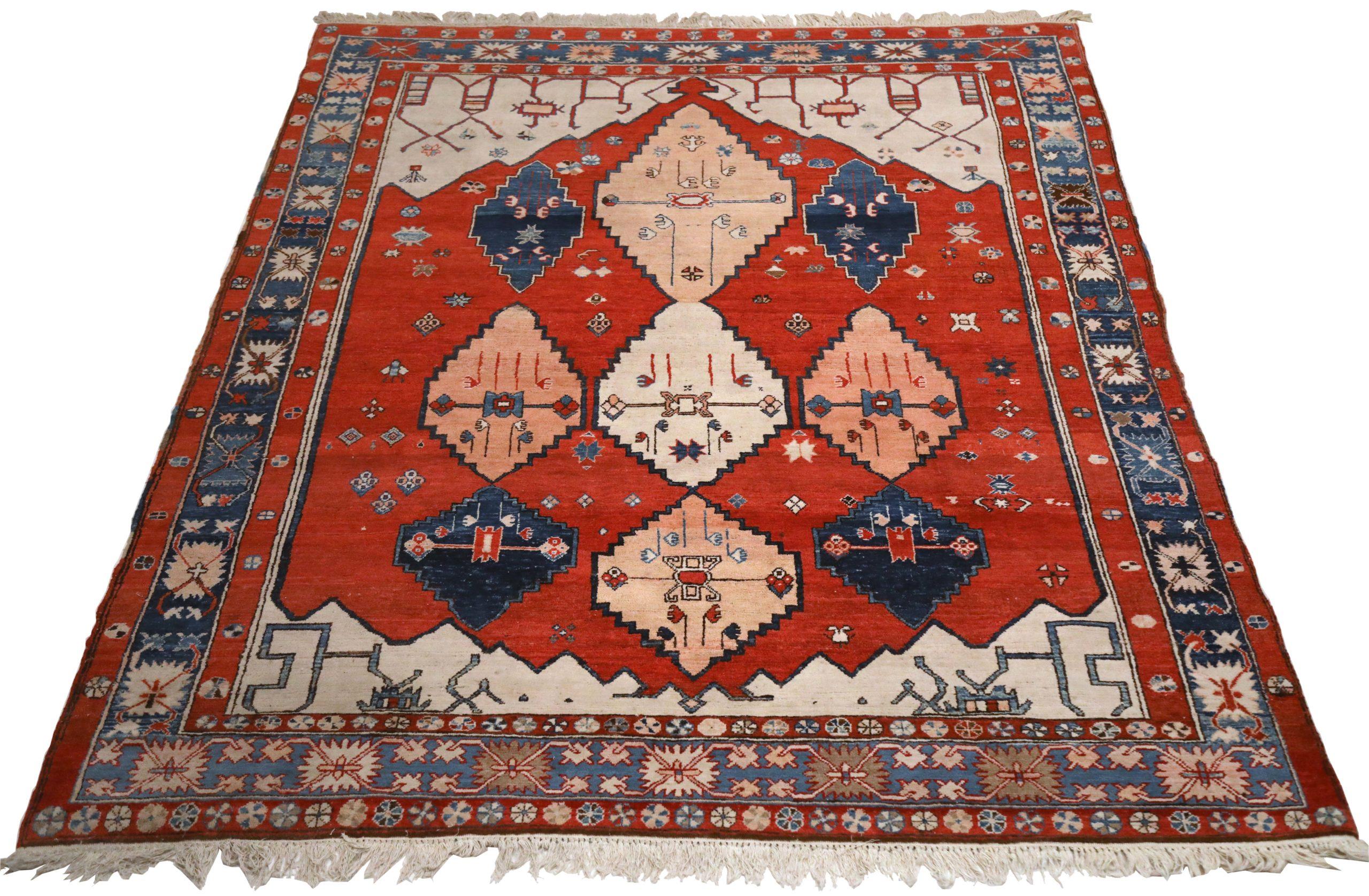 Entdecken Sie die Eleganz der persischen Bachtiari mit Teppichen aus der Zeit um 1910. Dieses exklusive Design aus Wolle und ElfenbeinMarineblauRosa ist perfekt, um Ihren Raum zu verschönern.