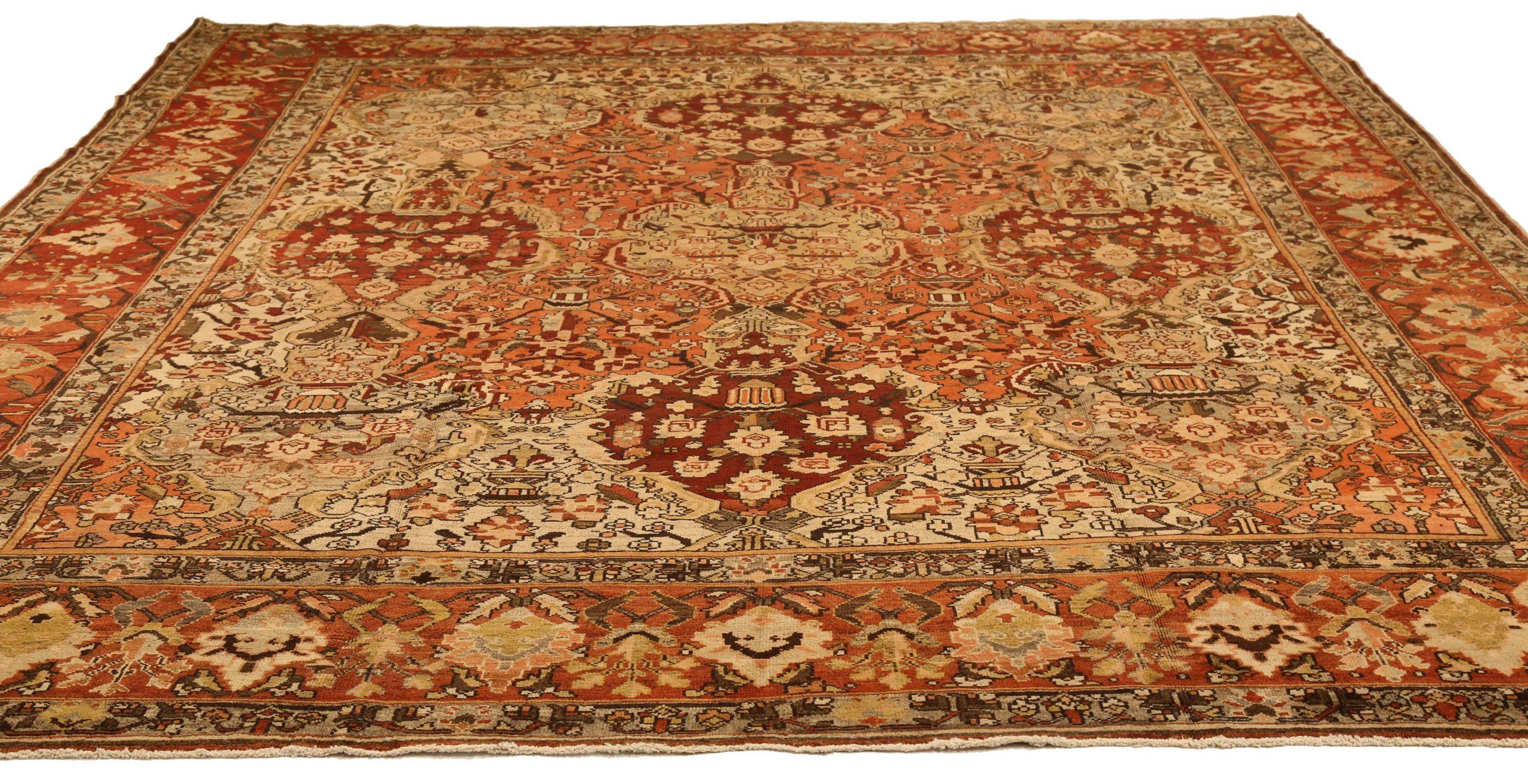 Scopri l'eleganza del Bakhtiari persiano, caratterizzato da una splendida lavorazione artigianale in CIRCA 1880. Progettato con una meticolosa attenzione ai dettagli, questo design esclusivo è perfetto per valorizzare il tuo spazio.