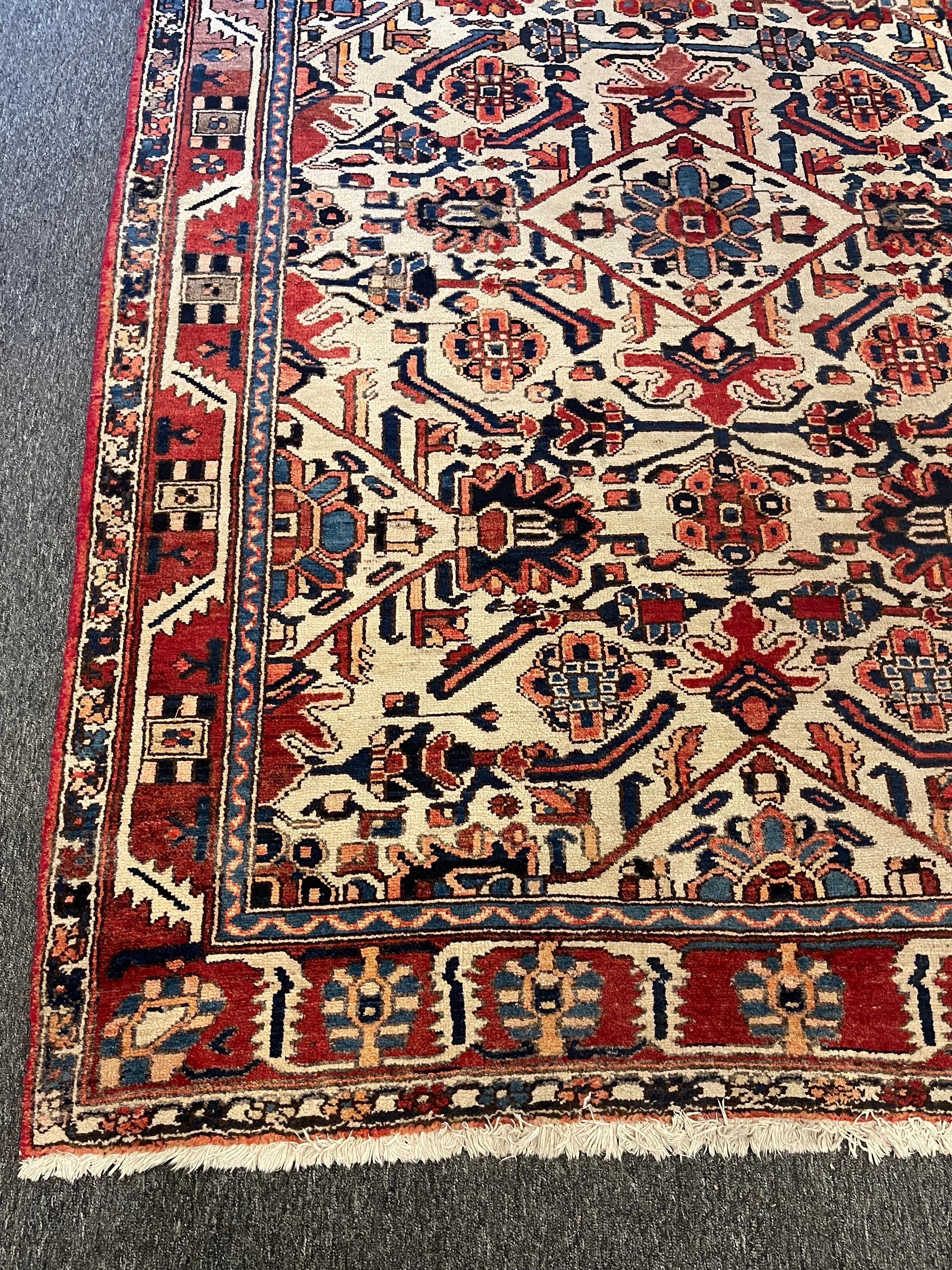 Lana Runner persiano con design Bakhtiari, inizio XX secolo in vendita