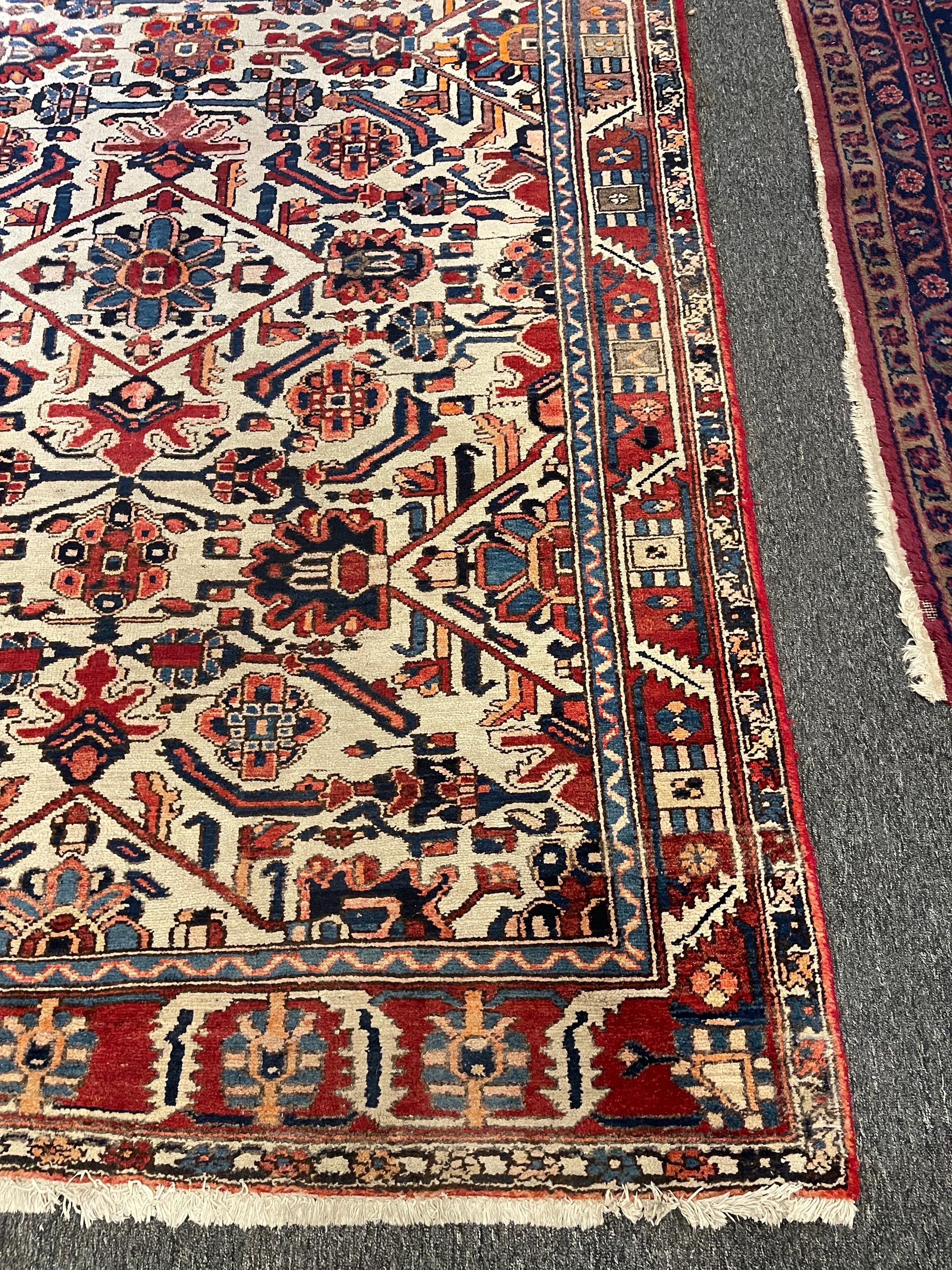 Runner persiano con design Bakhtiari, inizio XX secolo in vendita 2