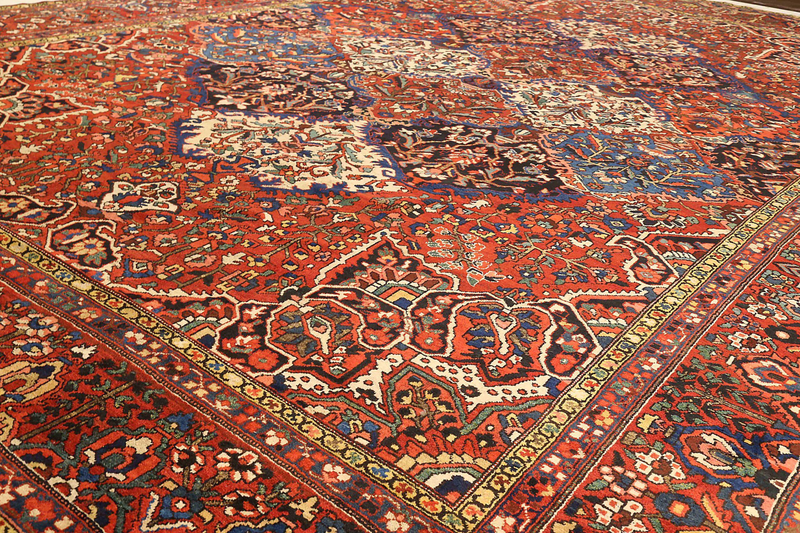 Alfombra Persa Bakhtiari Circa 1910 - Lana Azul Marfil Rojo 73121 en Excelente estado para la venta en Dallas, TX