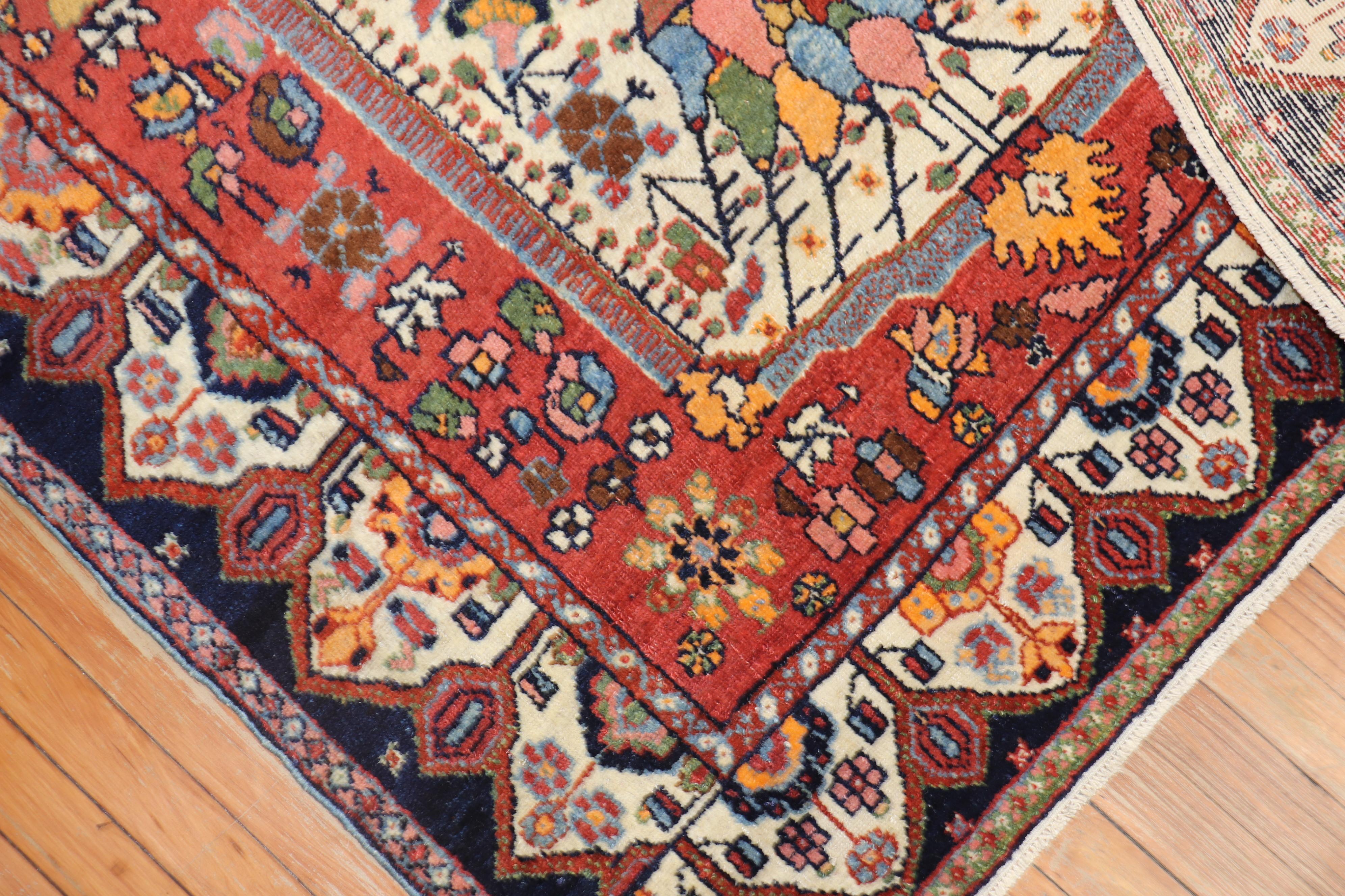 Persian Bakhtiari Rug In Good Condition For Sale In New York, NY