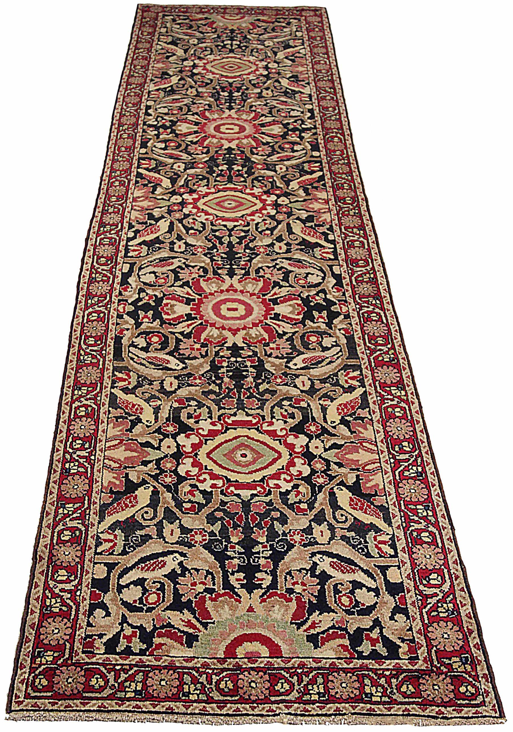 Entdecken Sie die Eleganz des persischen Bachtiari-Teppichs mit Läufer aus der Zeit um 1880. Dieses exklusive Design aus Wolle und Schwarz-Elfenbein-Rot ist perfekt, um Ihren Raum aufzuwerten.