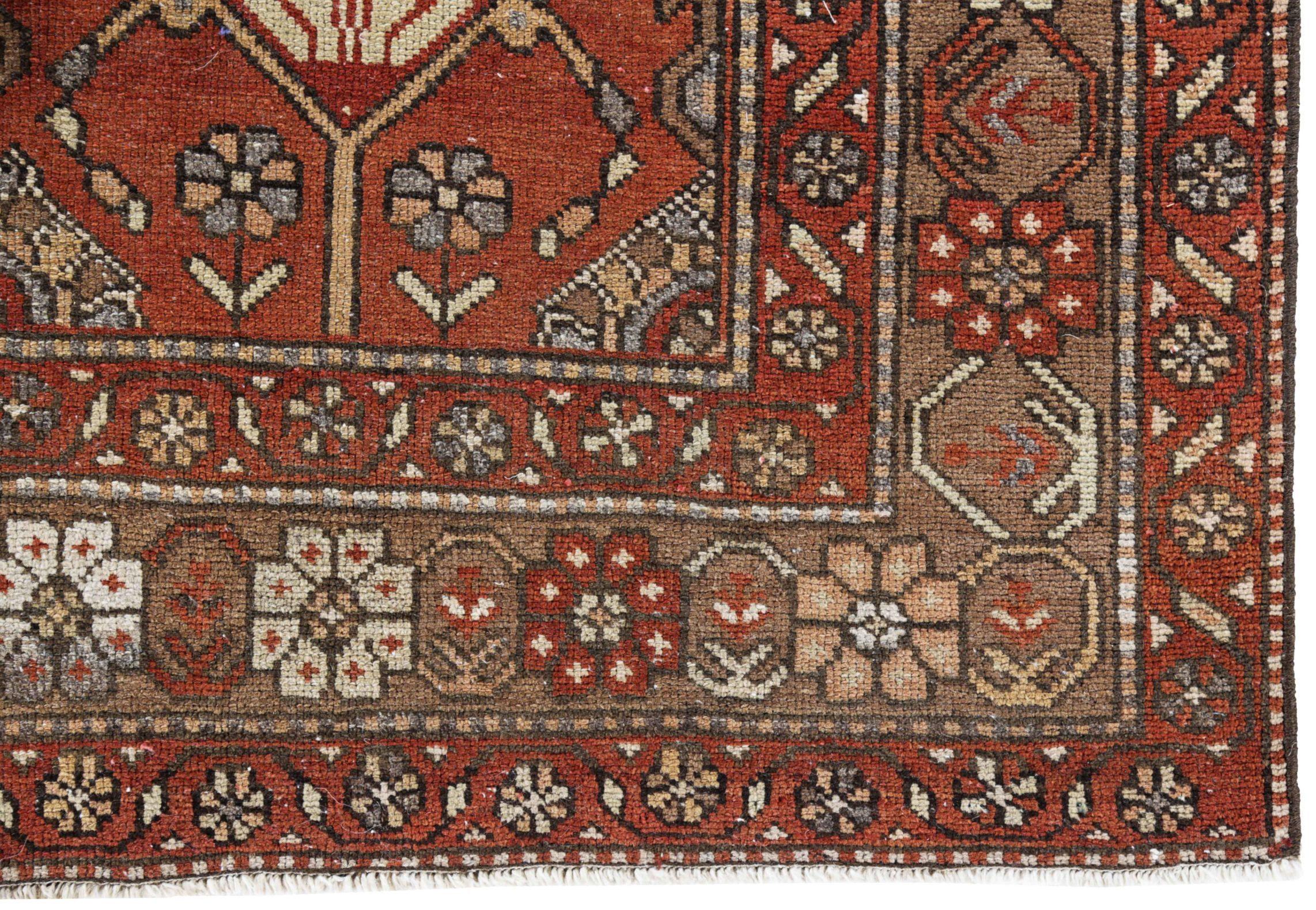 Persischer Bakhtiari Kleiner Teppich Circa 1910 - Wolle Elfenbein Rosa Rot Design - 91294 im Zustand „Hervorragend“ im Angebot in Dallas, TX