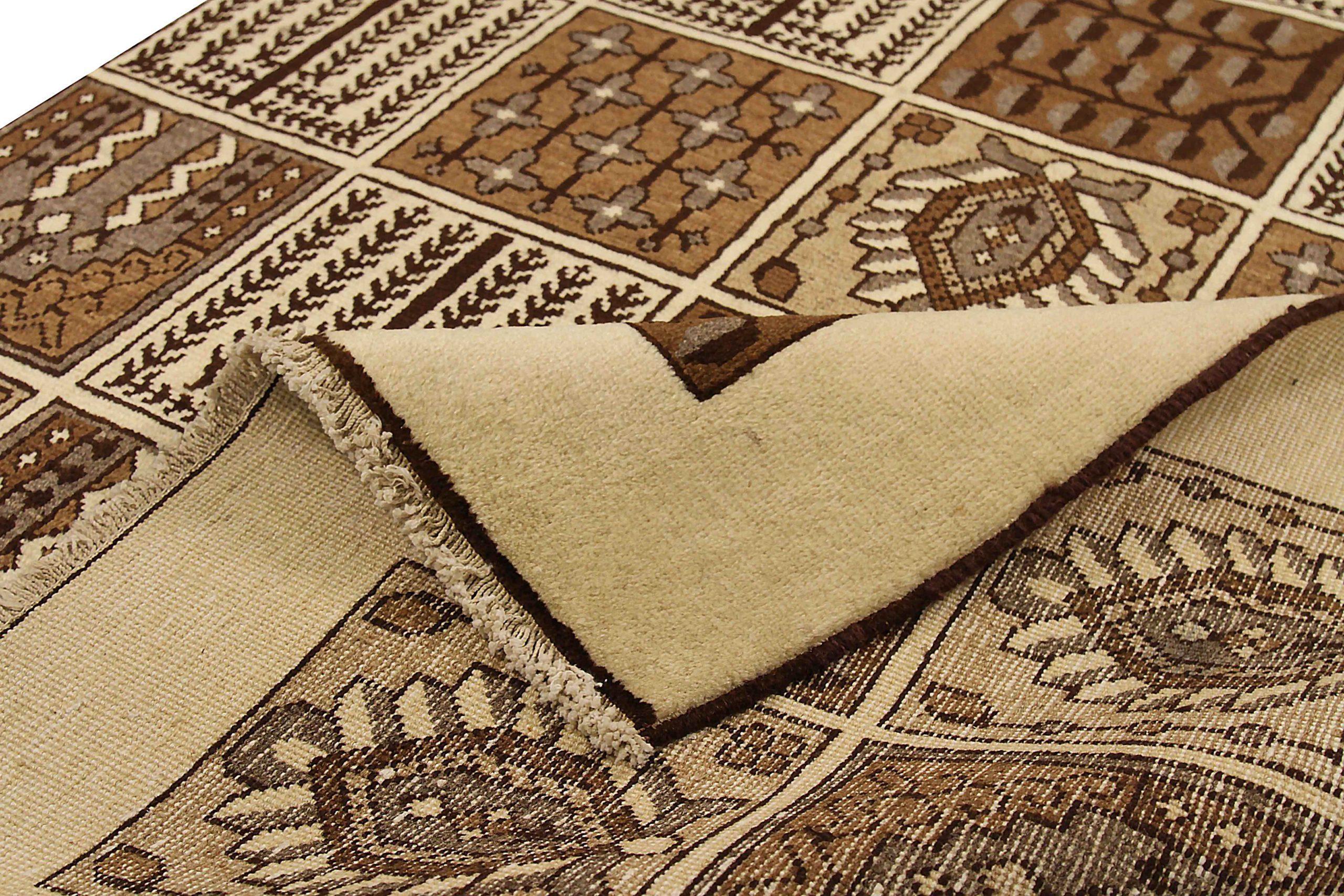 Petit tapis persan Bakhtiari Circa 1970 - Soie Brown Ivory 72233 Excellent état - En vente à Dallas, TX
