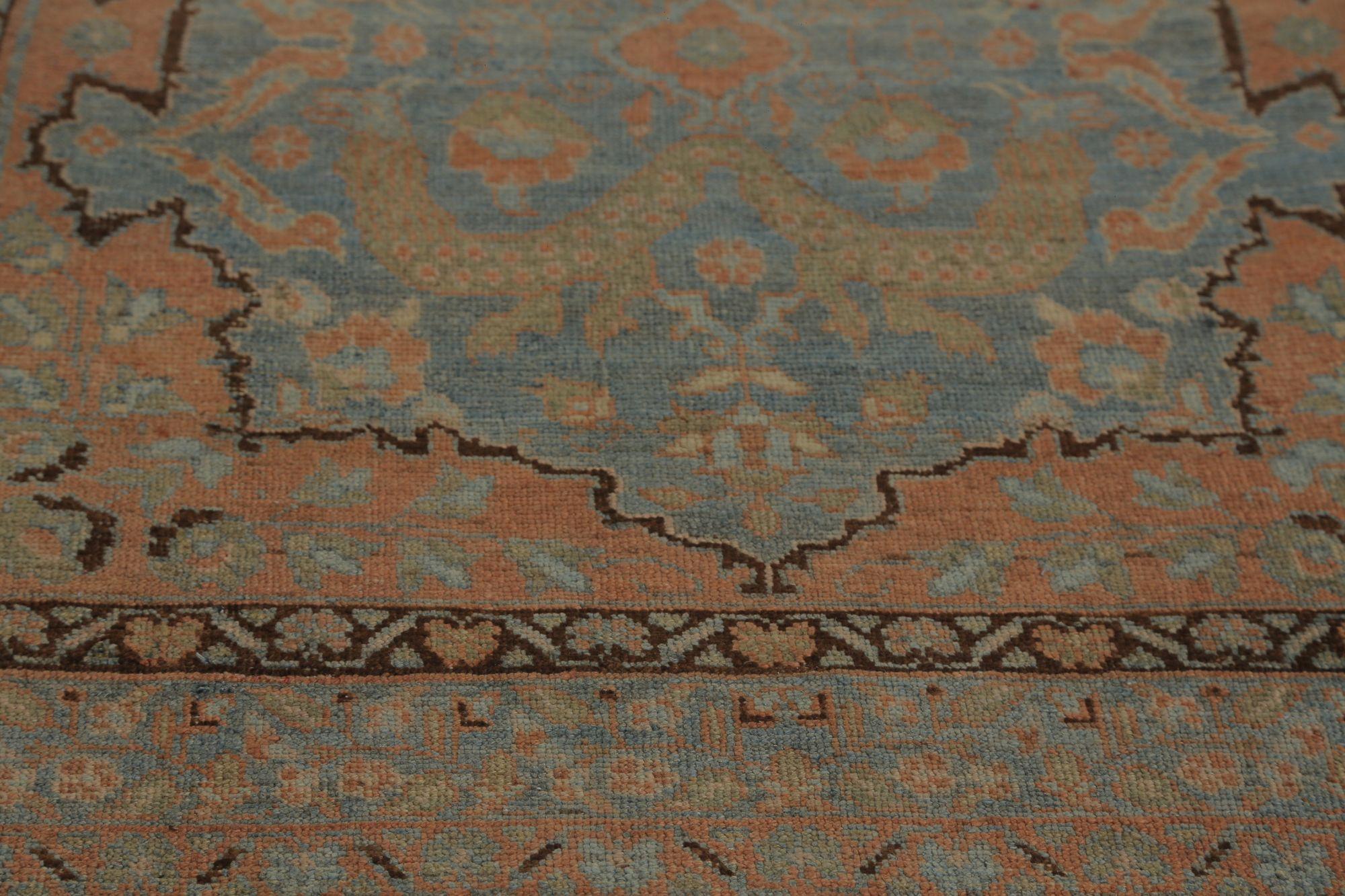 Scopri l'eleganza del tappeto persiano Bakhtiari di piccole dimensioni del 1910. Progettato con lana e BlueBrownOrange, questo design esclusivo è perfetto per valorizzare il tuo spazio.