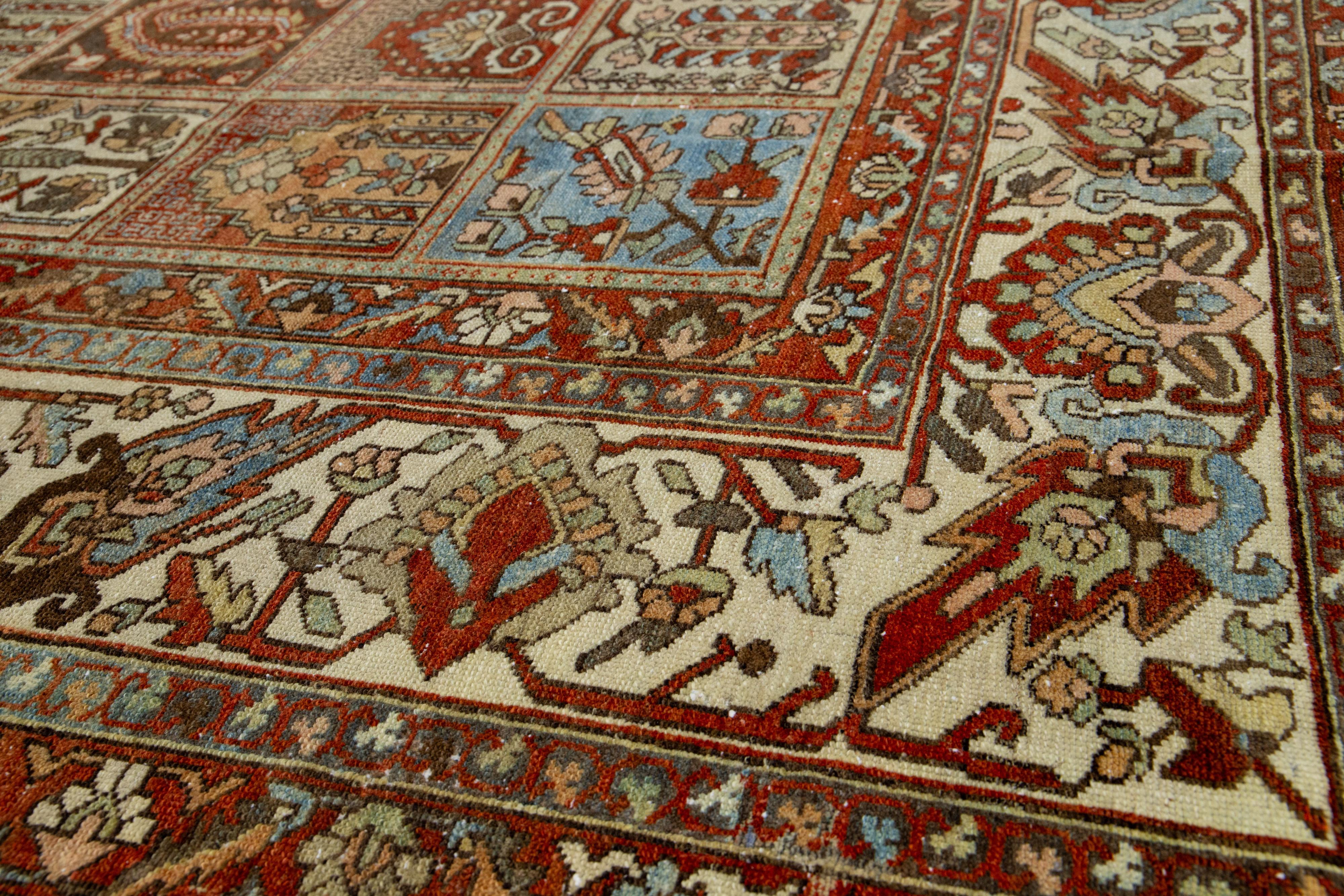Persischer Bakhtiari-Wollteppich  Antiquitäten mit mehrfarbigem Allover-Motiv  im Angebot 2