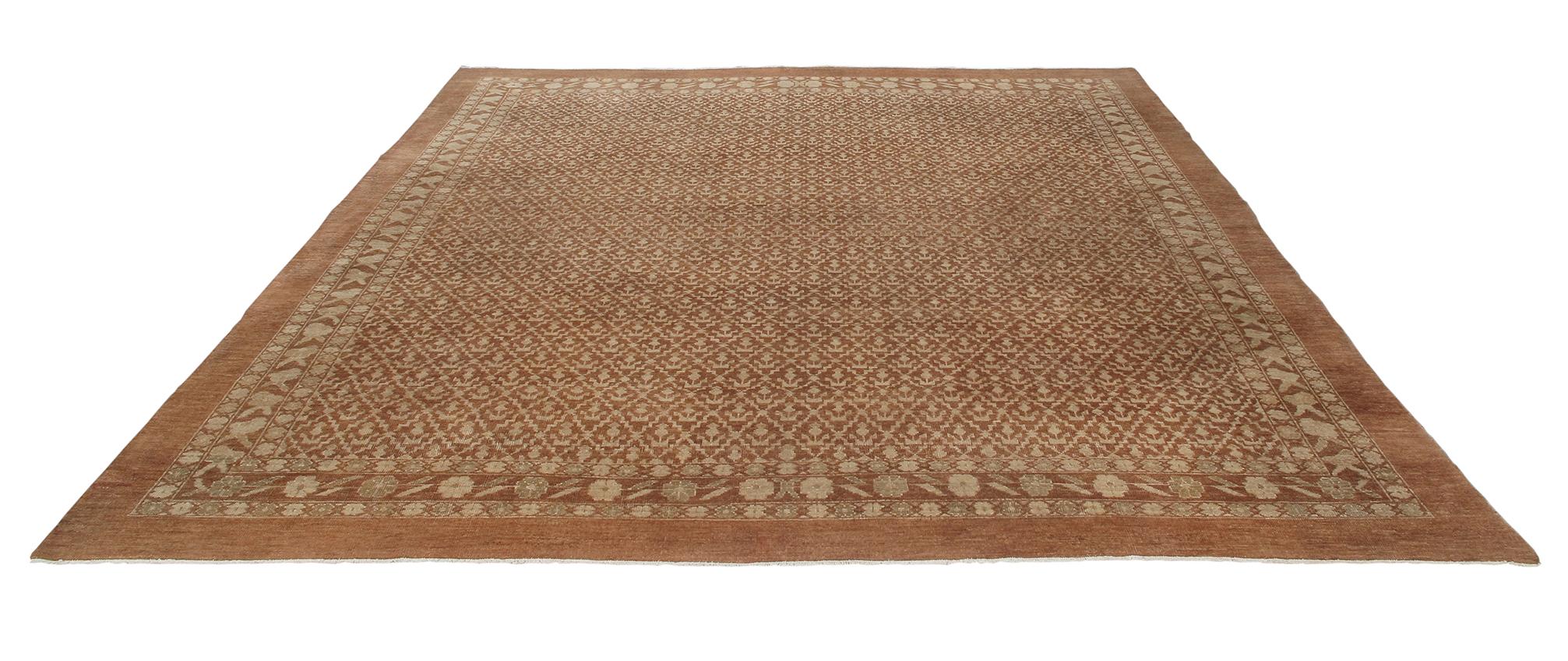 Hand-Knotted Persian Bakshaish Rug For Sale