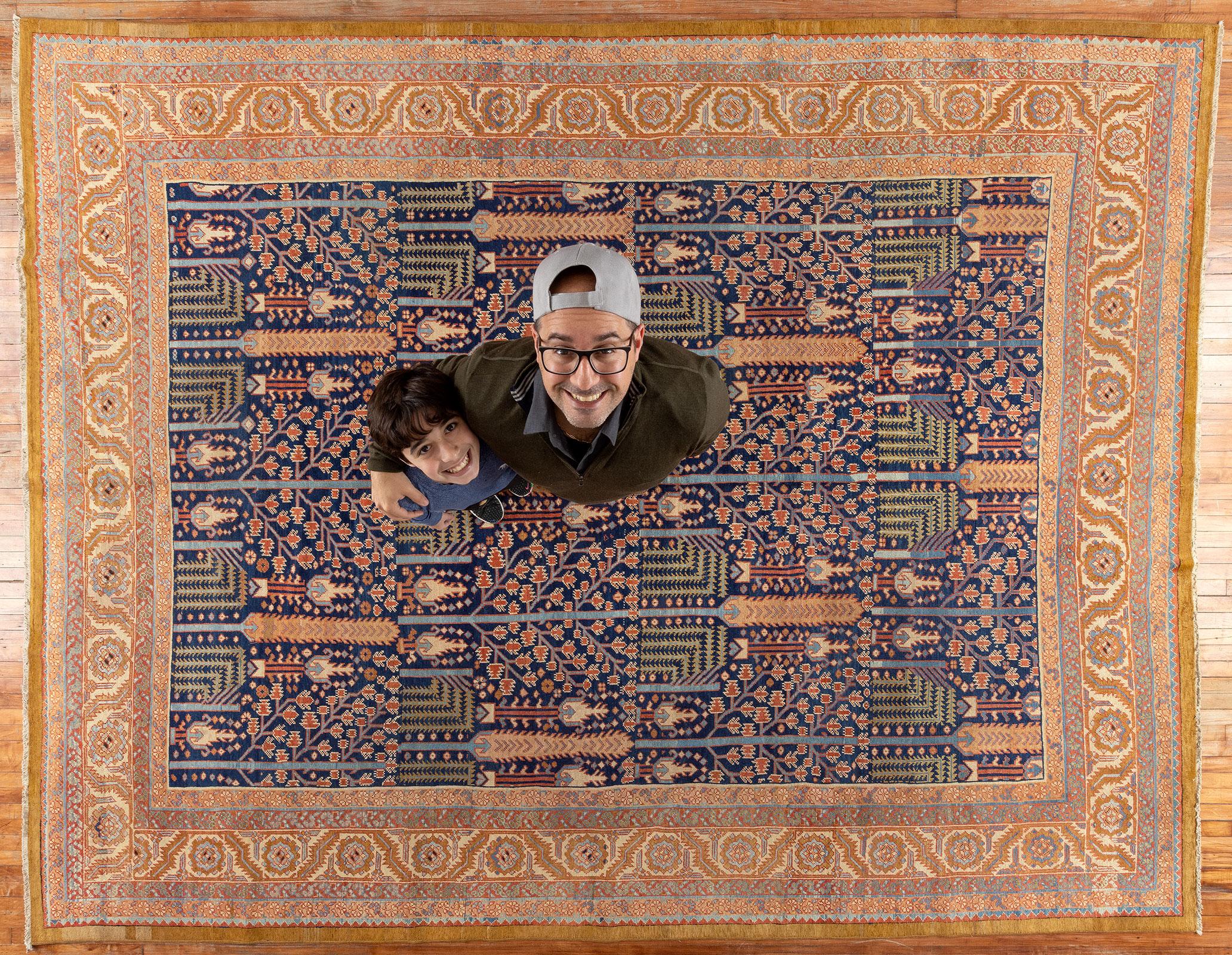 Persian Bakshaish Rug In Excellent Condition For Sale In New York, NY