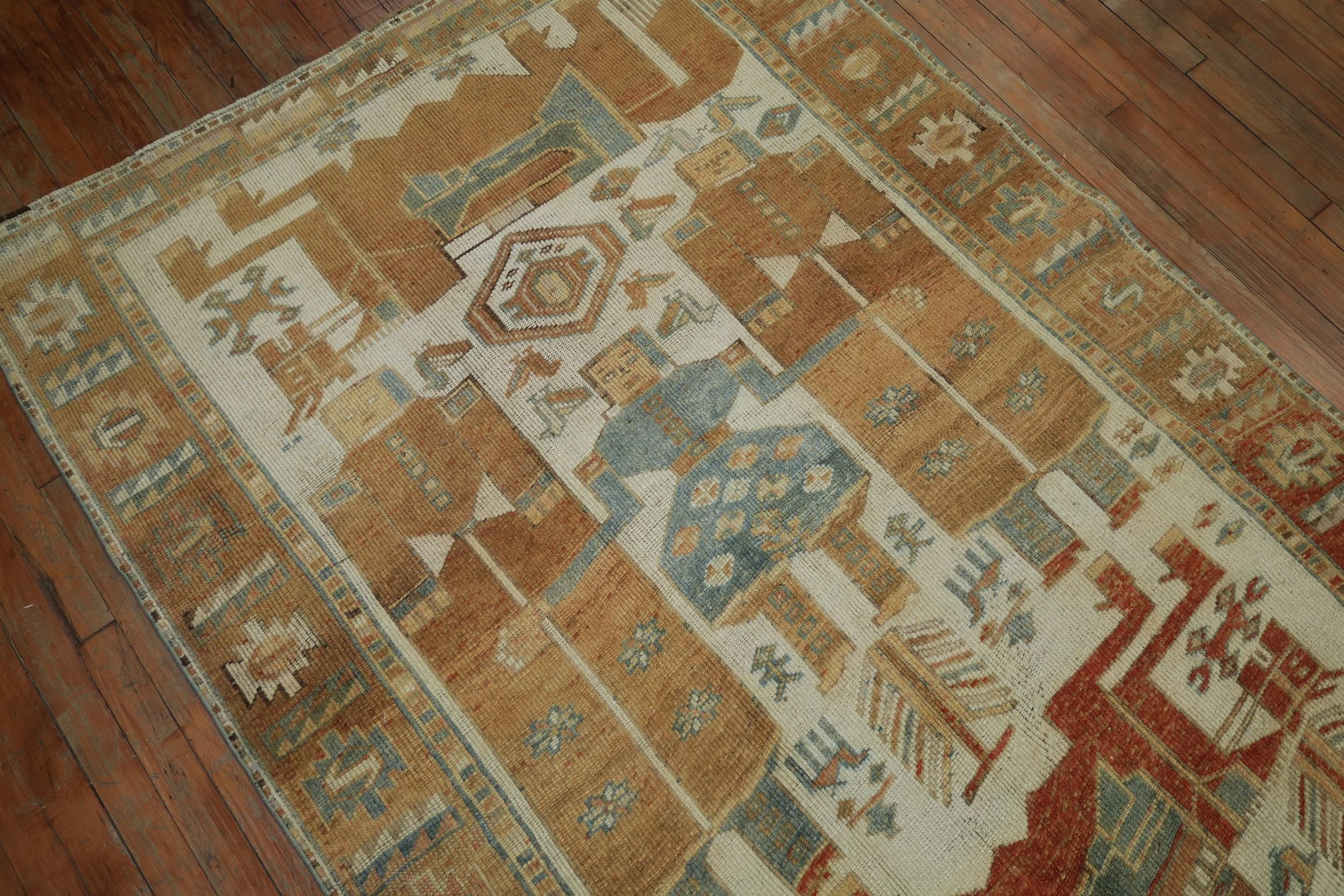 Gallery size antique Persian Balouch pictorial rug from the 1940s. Ivory field with apricot and teal accents

Size: 4'10” x 10'8”.