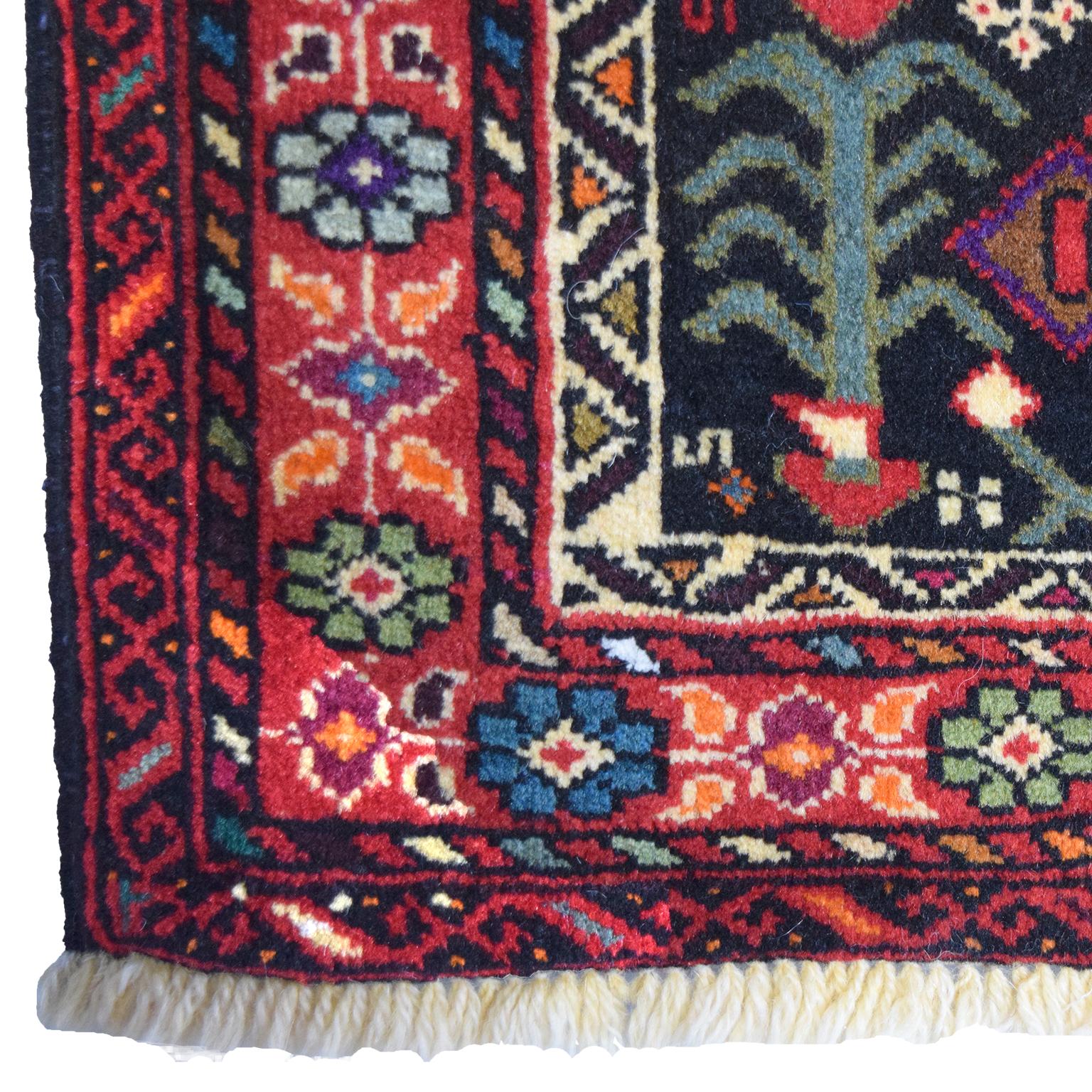 Perse Tapis persan Balouchi en laine des années 1950, 3' x 5' en vente