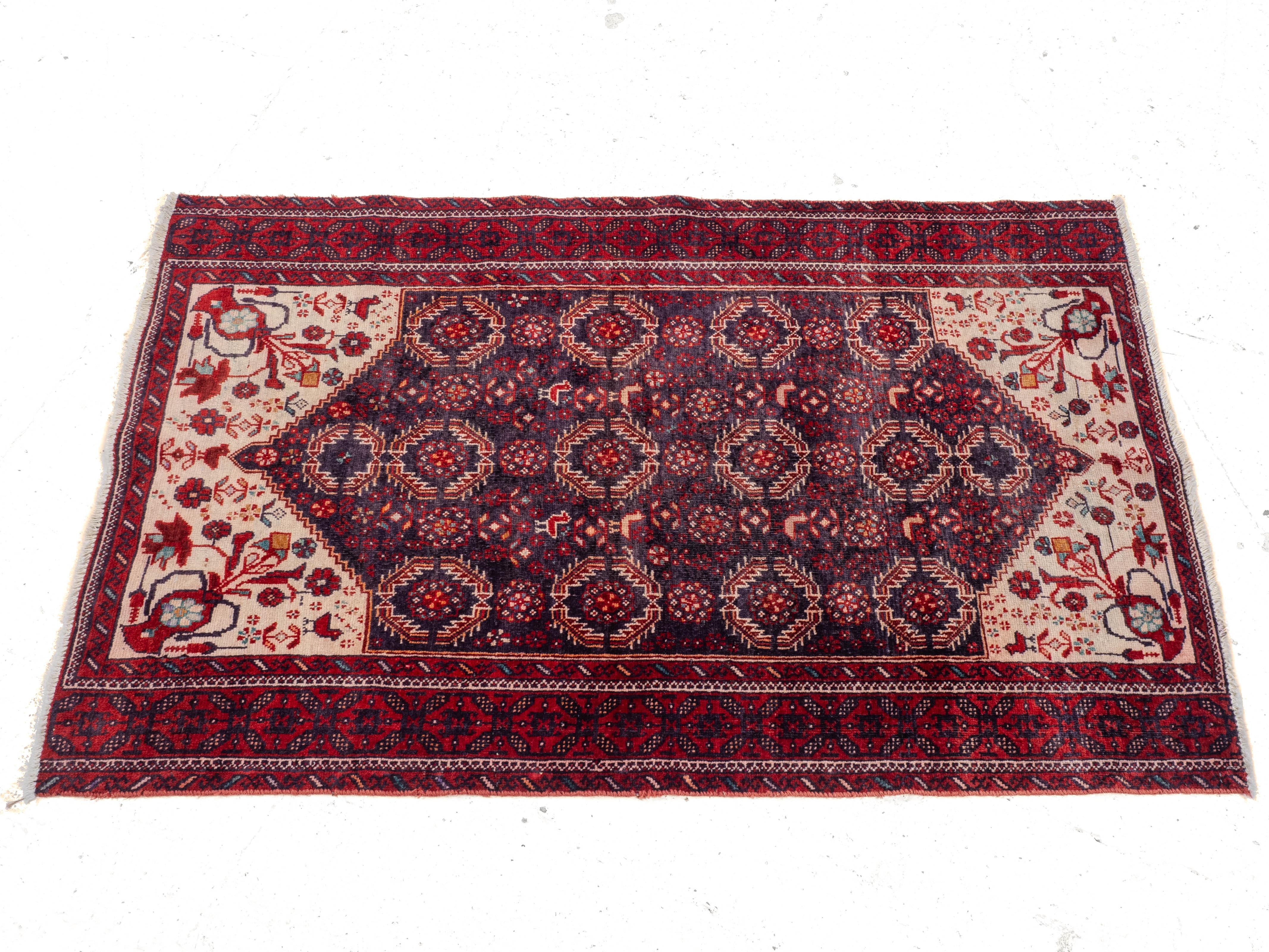 Ein handgewebter persischer Belutsch-Teppich, ca. 5' x 3'2
