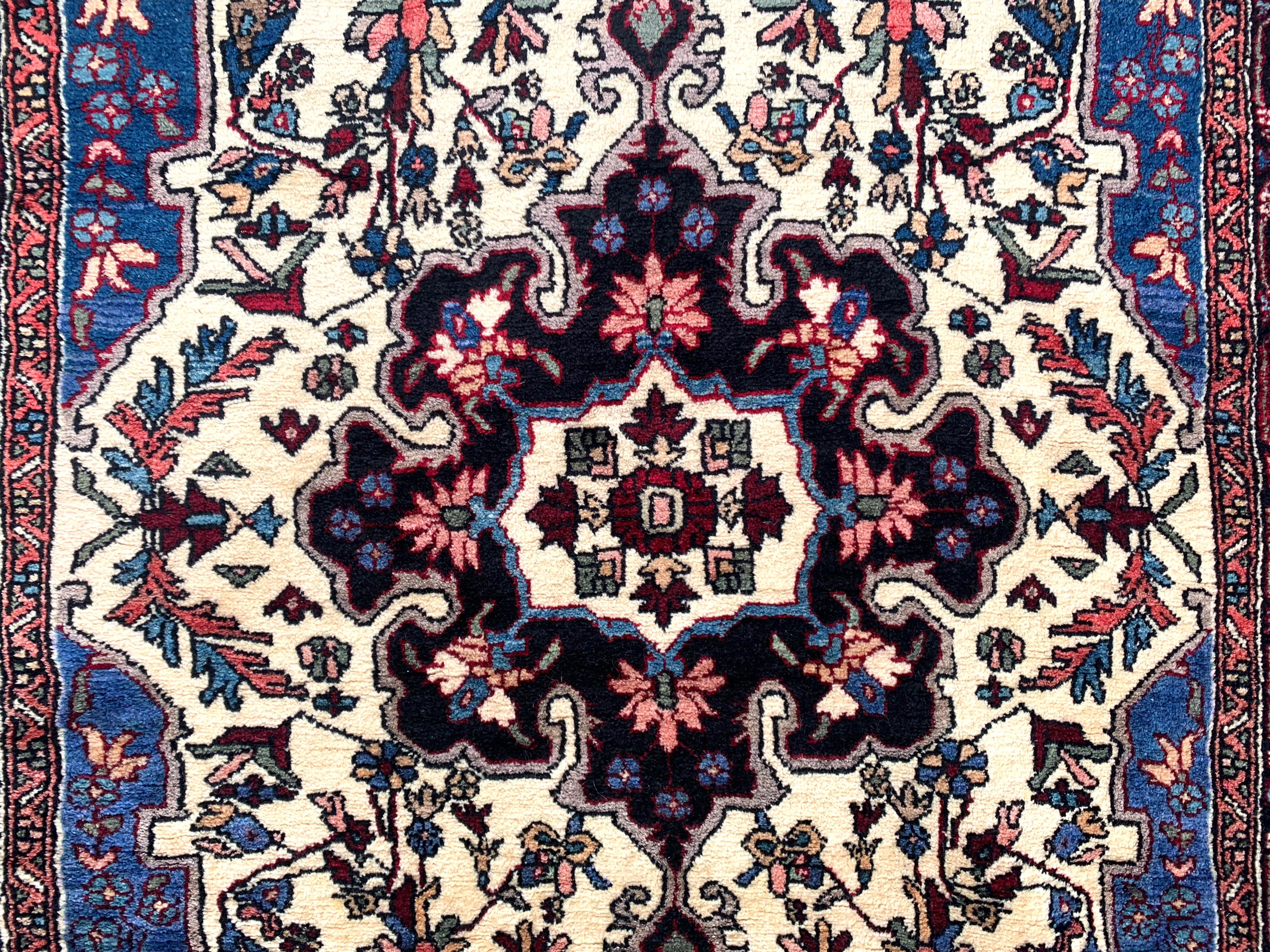 Heriz Serapi Bidjar persiano, CIRCA 1970 in vendita