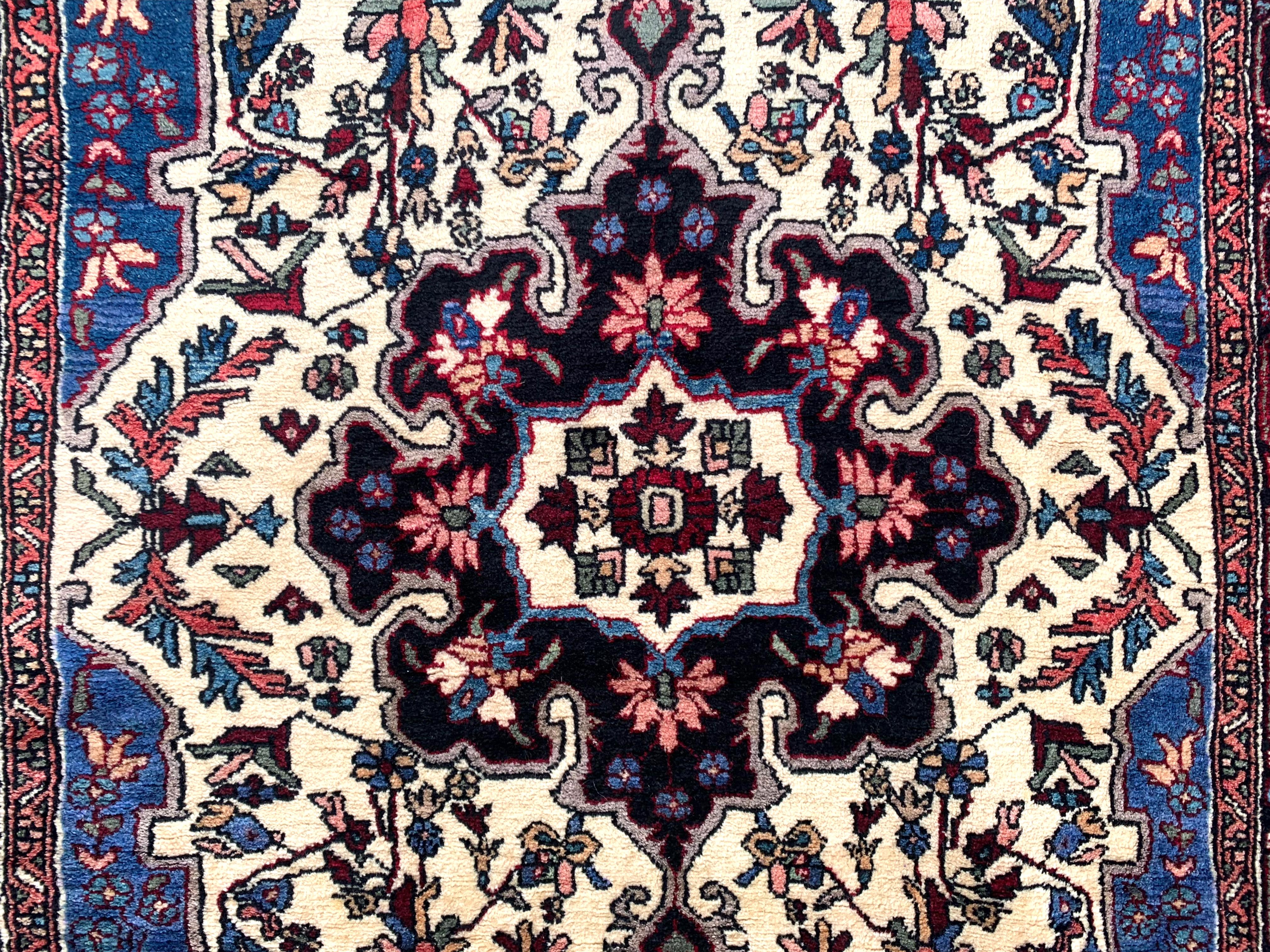 Heriz Serapi Persian Bidjar, Circa 1970 For Sale