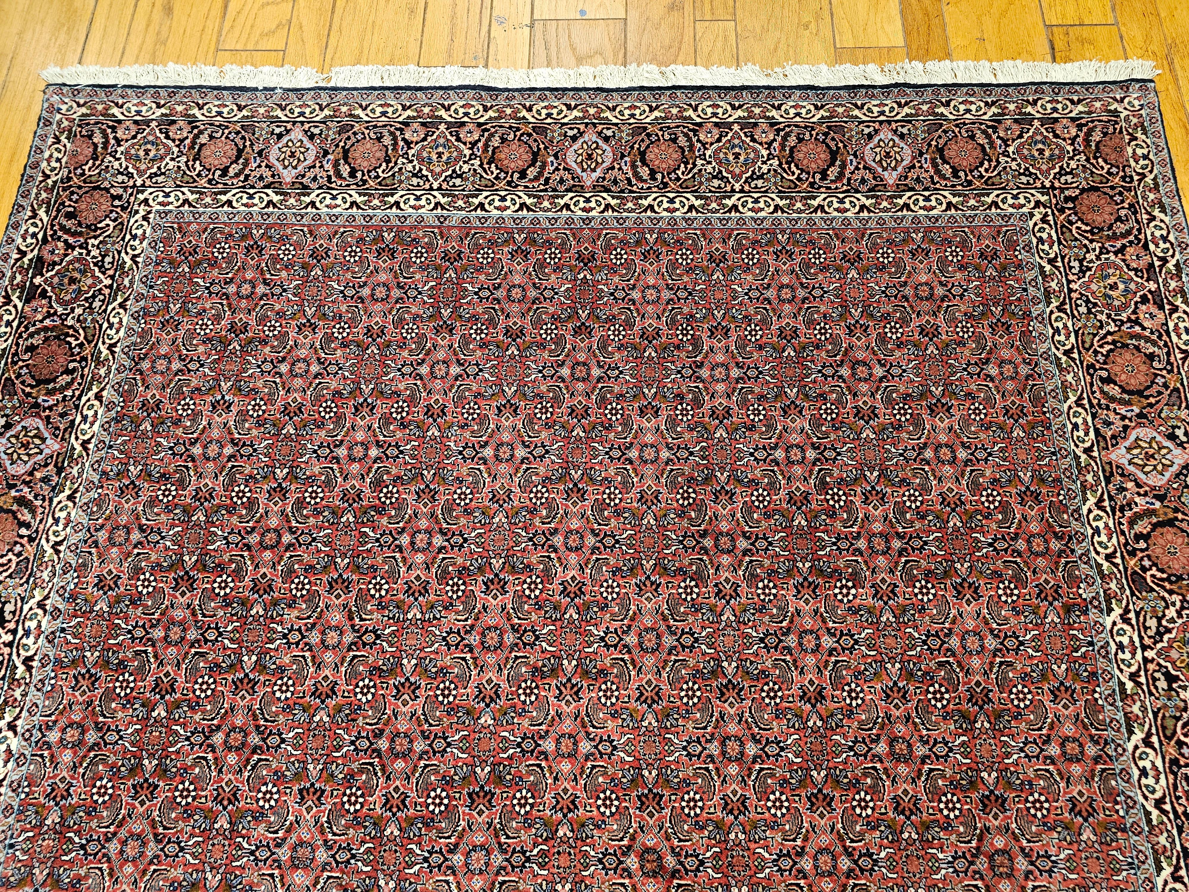 Persischer Bidjar in Allover Herati mit geometrischem Muster in Dunkelrot, Marineblau und Elfenbein im Zustand „Gut“ im Angebot in Barrington, IL