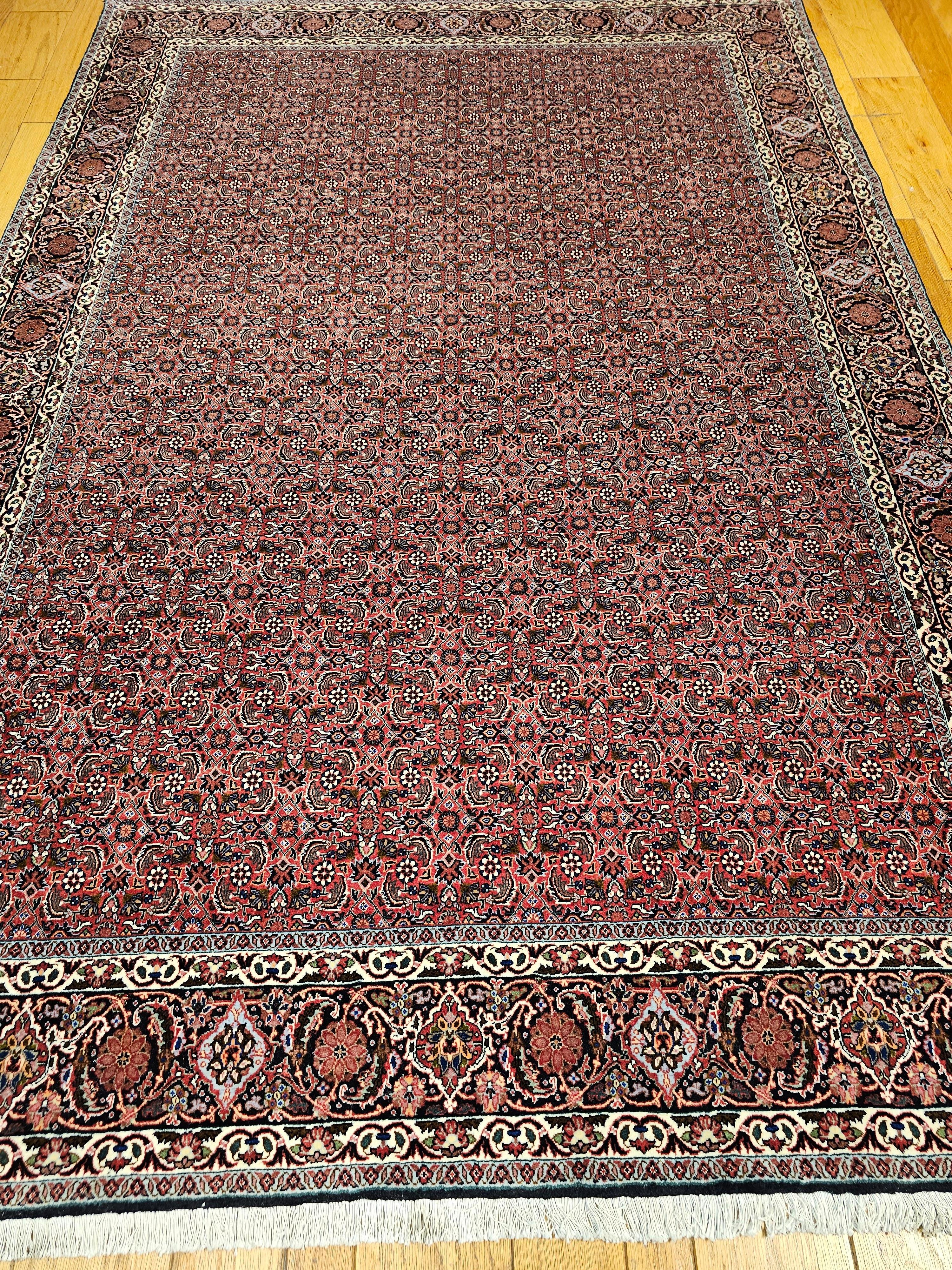 Persischer Bidjar in Allover Herati mit geometrischem Muster in Dunkelrot, Marineblau und Elfenbein (Handgewebt) im Angebot