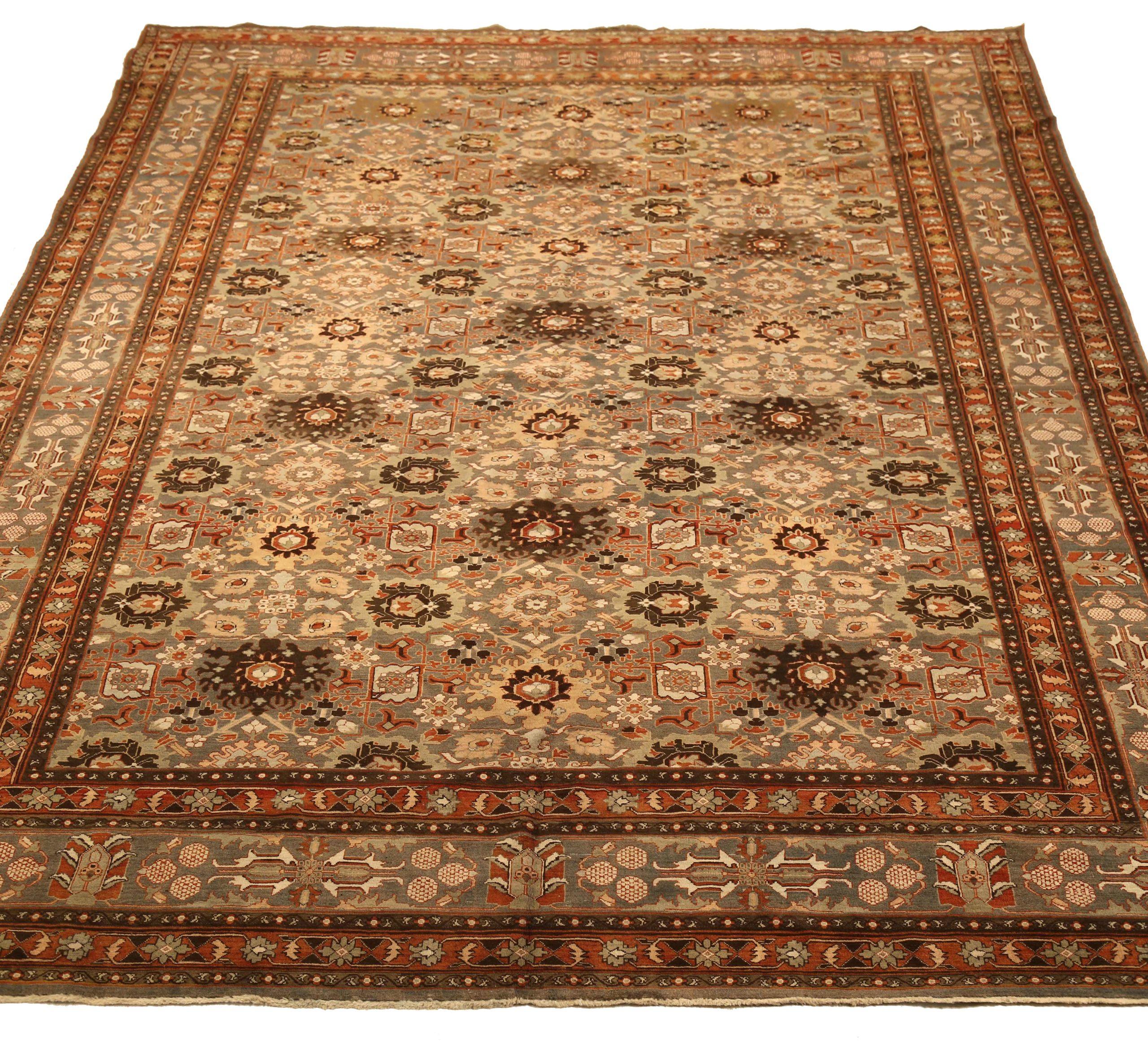Scopri l'eleganza dei tappeti persiani Bijar, caratterizzati da un'area CIRCA del 1880. Progettato con una meticolosa attenzione ai dettagli, questo design esclusivo è perfetto per valorizzare il tuo spazio.