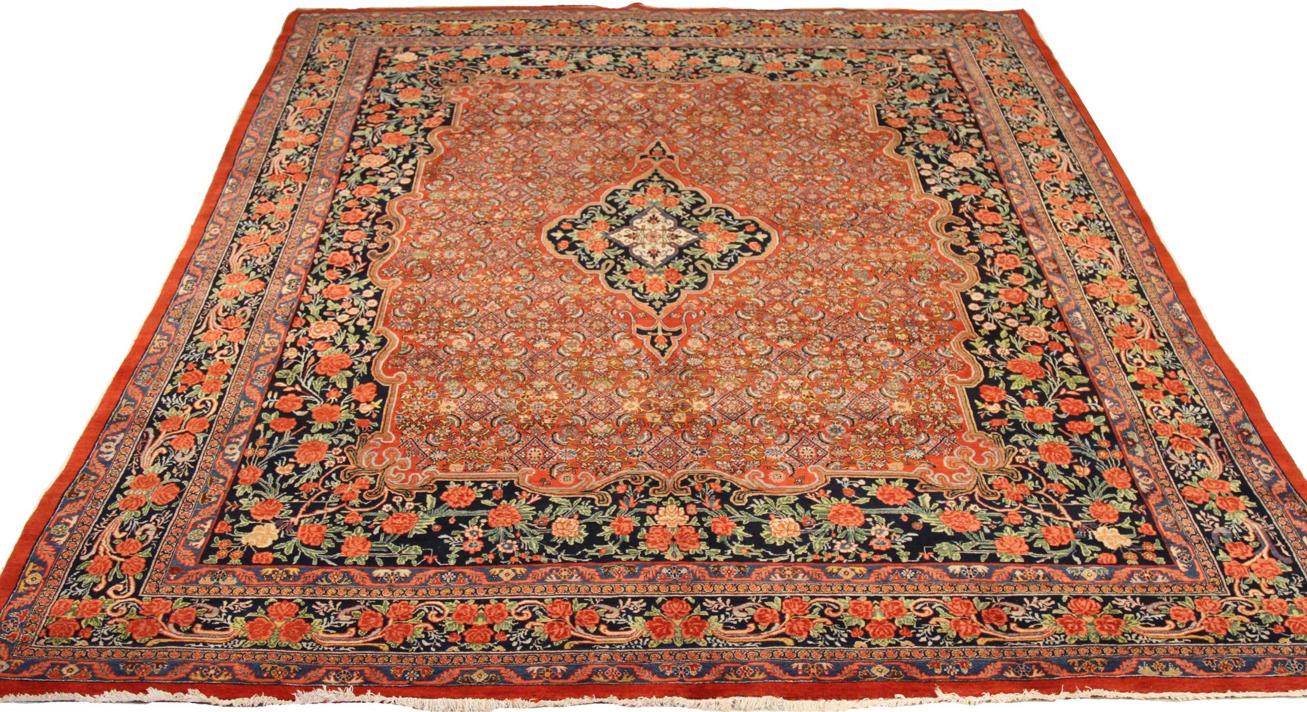 Scopri l'eleganza dei tappeti persiani Bijar, caratterizzati da un'area CIRCA del 1880. Progettato con lana e verde-blu-rosso, questo design esclusivo è perfetto per valorizzare il tuo spazio.