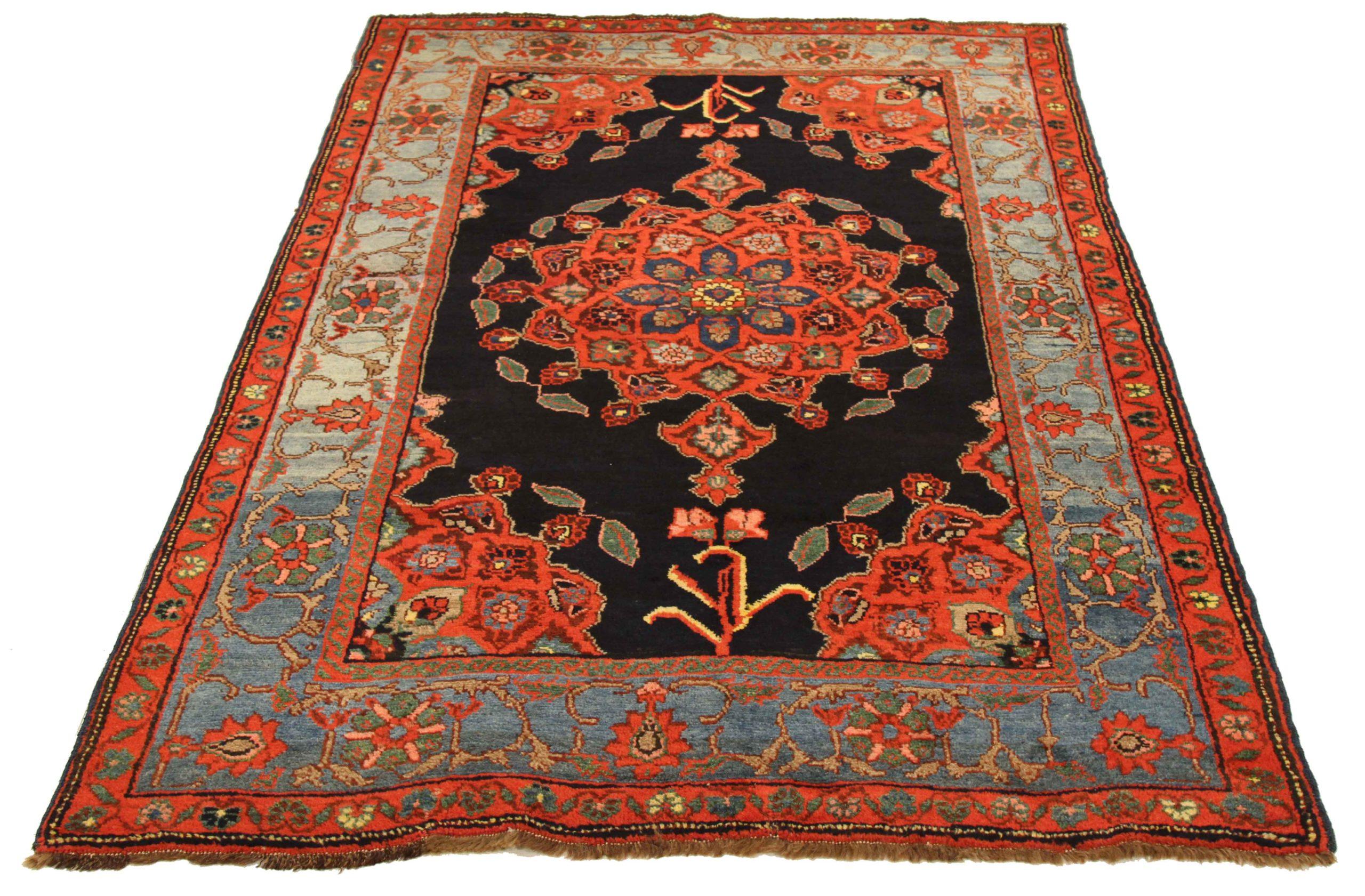 Scopri l'eleganza dei tappeti persiani Bijar. Progettato con una meticolosa attenzione ai dettagli, questo design esclusivo è perfetto per valorizzare il tuo spazio.
