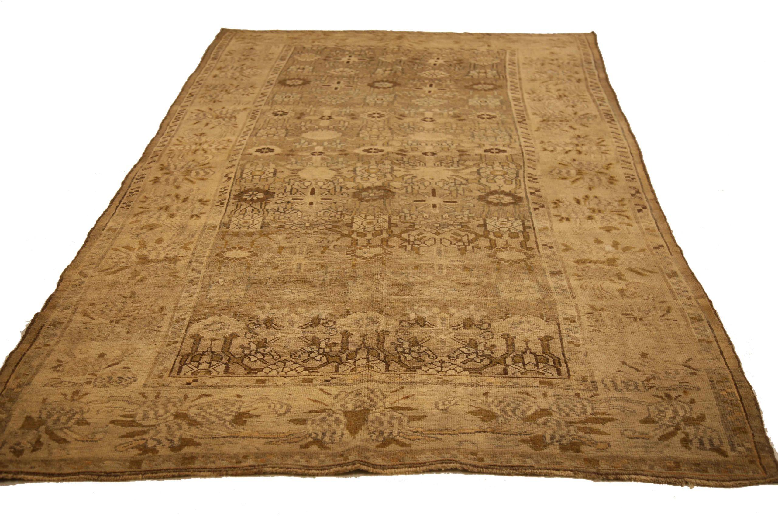 Scopri l'eleganza dei tappeti persiani Bijar. Progettato con una meticolosa attenzione ai dettagli, questo design esclusivo è perfetto per valorizzare il tuo spazio.