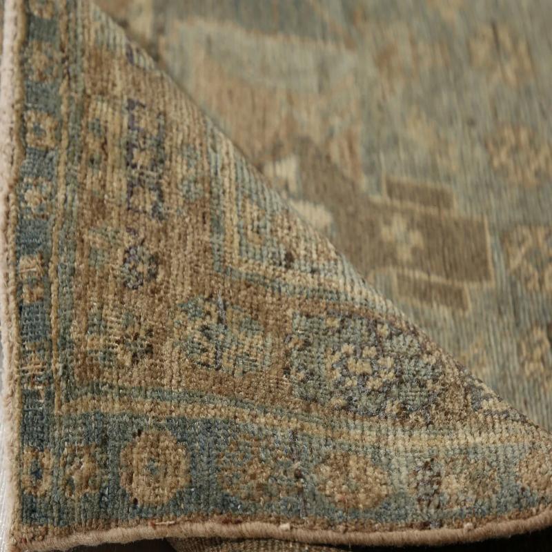 Scopri l'eleganza dei tappeti persiani Bijar. Progettato con una meticolosa attenzione ai dettagli, questo design esclusivo è perfetto per valorizzare il tuo spazio.