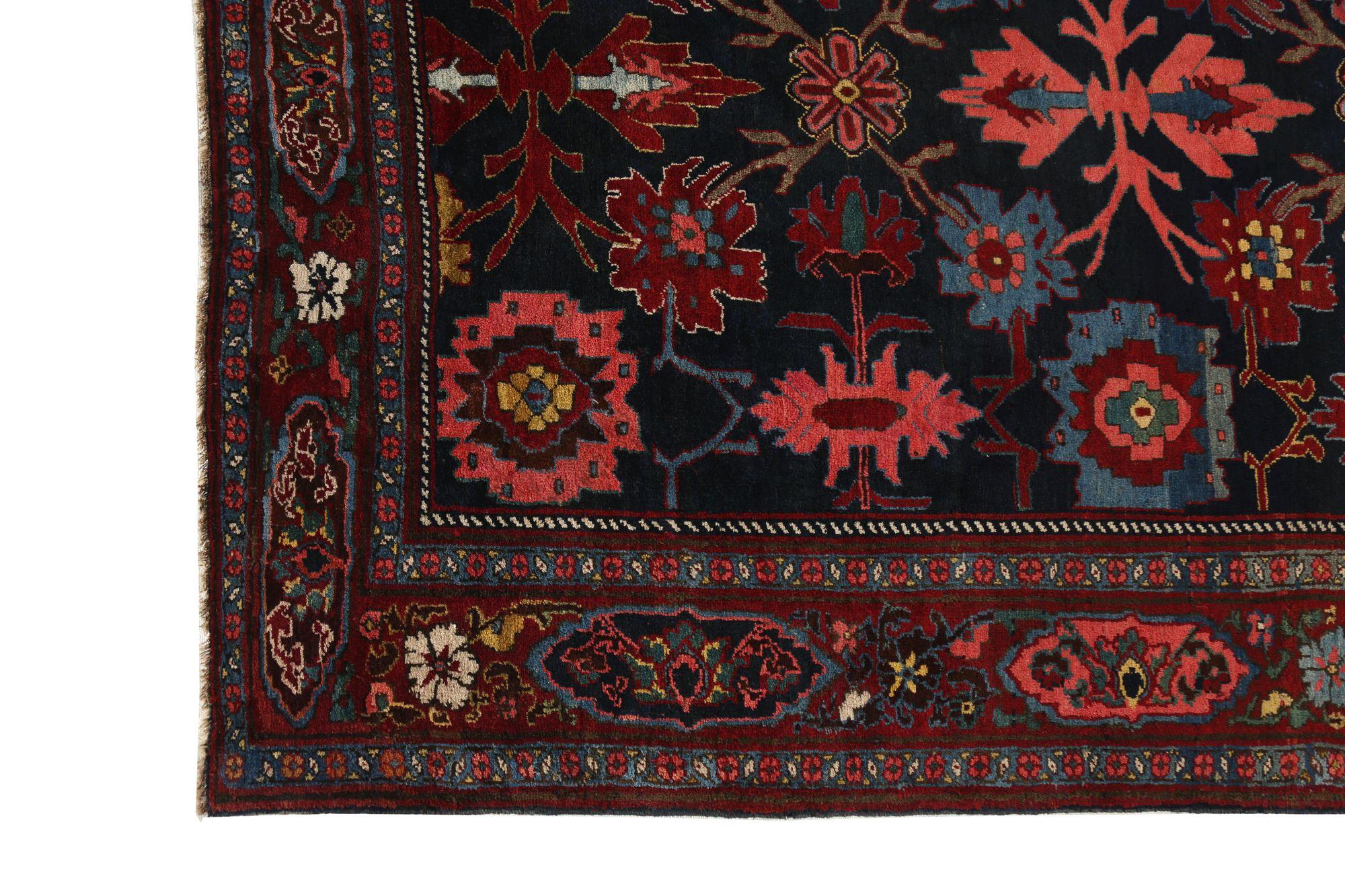 Scopri l'eleganza dei tappeti persiani Bijar, caratterizzati da un'area CIRCA del 1940. Progettato con lana e BlackPink, questo design esclusivo è perfetto per valorizzare il tuo spazio.