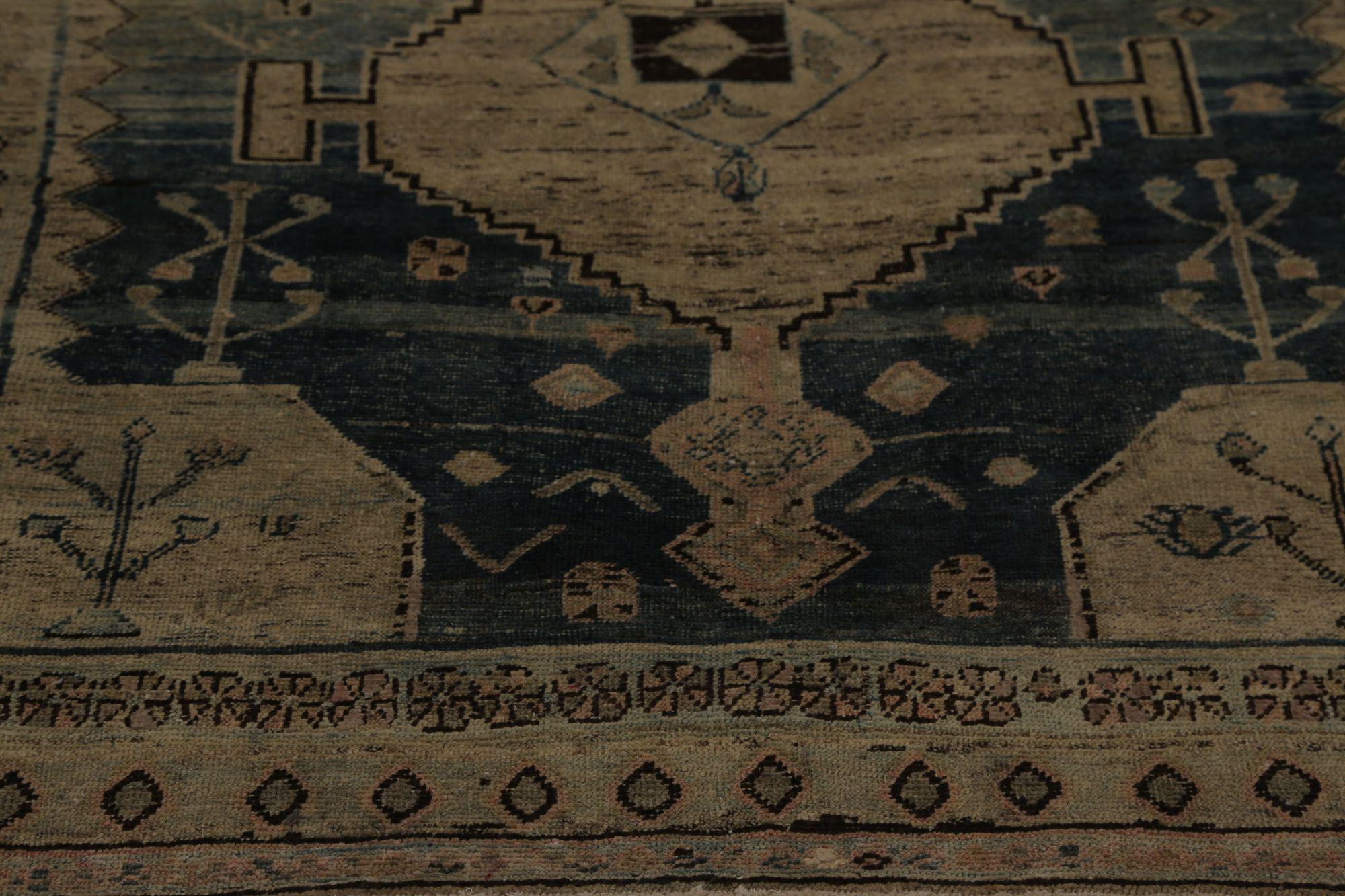 Entdecken Sie die Eleganz des persischen Bijar mit Teppichen aus der Zeit um 1880. Dieses exklusive Design aus Wolle und BlauBraunGrau ist perfekt, um Ihren Raum zu verschönern.