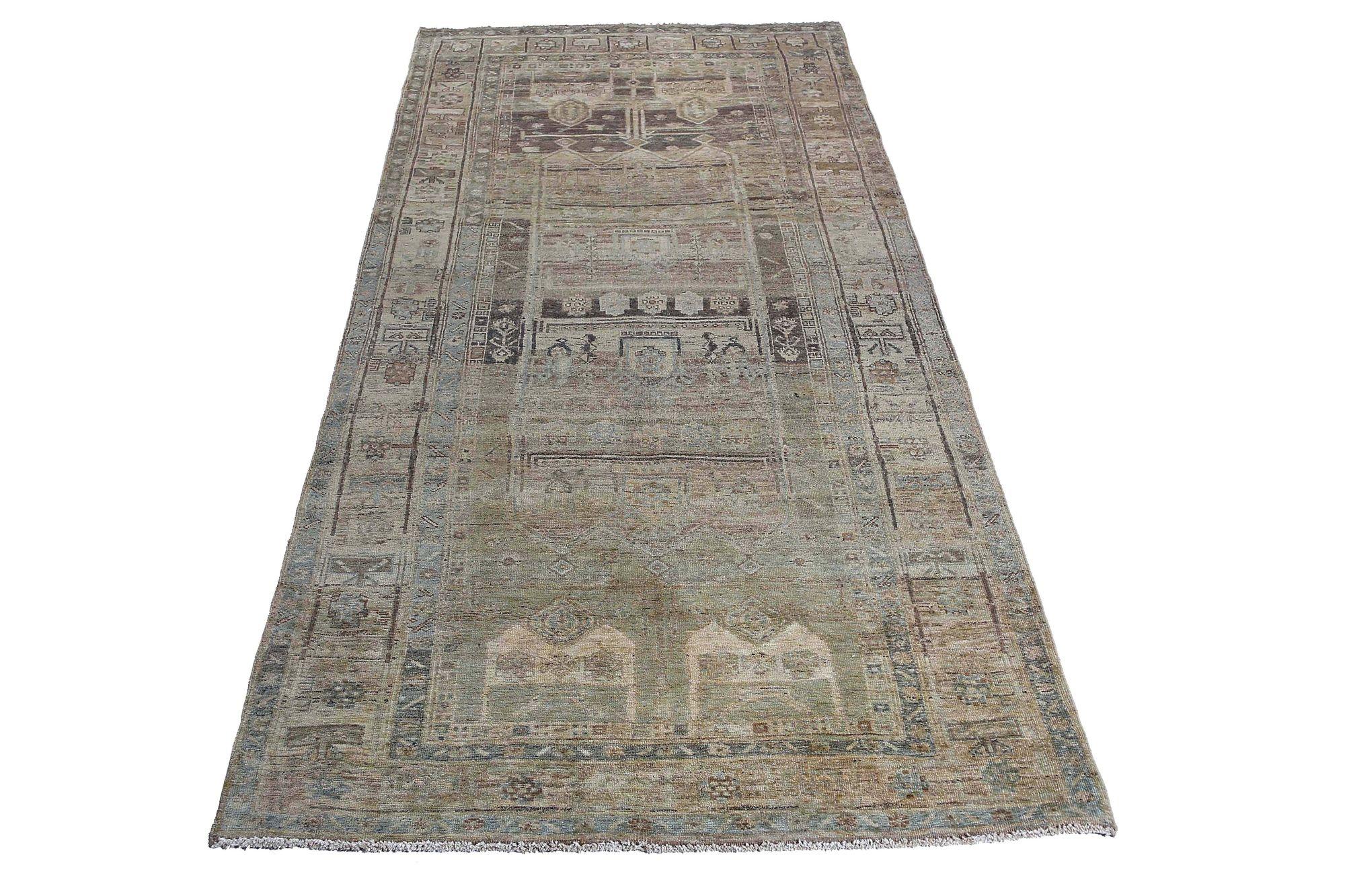 Scopri l'eleganza dei tappeti persiani Bijar, caratterizzati da un'area CIRCA del 1910. Progettato in lana e marrone, questo design esclusivo è perfetto per valorizzare il tuo spazio.