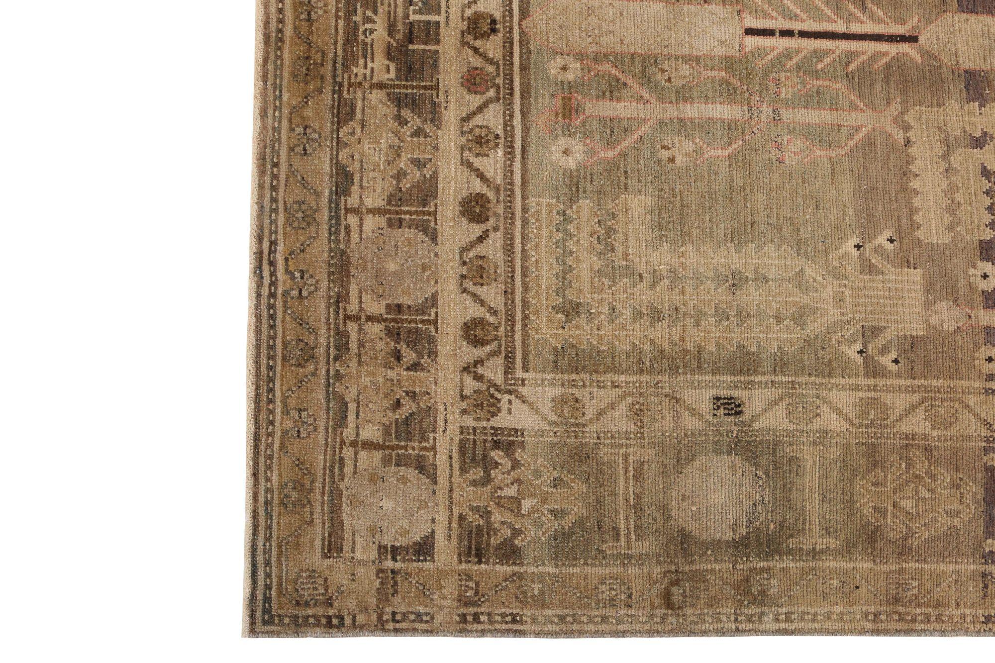 Scopri l'eleganza dei tappeti persiani Bijar, caratterizzati da un'area CIRCA del 1910. Progettato con Lana e Marrone-Verde-Taupe, questo design esclusivo è perfetto per valorizzare il tuo spazio.