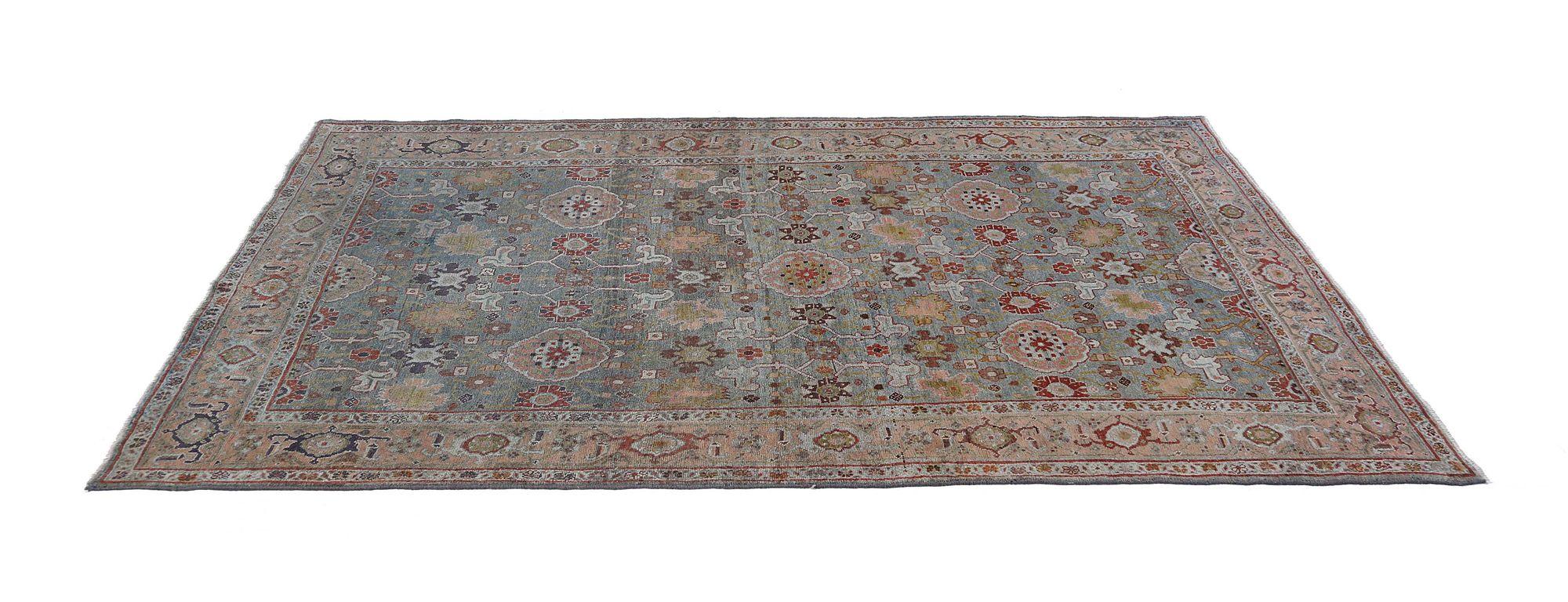 Scopri l'eleganza dei tappeti persiani Bijar, caratterizzati da un'area CIRCA del 1910. Progettato con lana e marrone-verde-avorio-azzurro-rosa, questo design esclusivo è perfetto per valorizzare il tuo spazio.