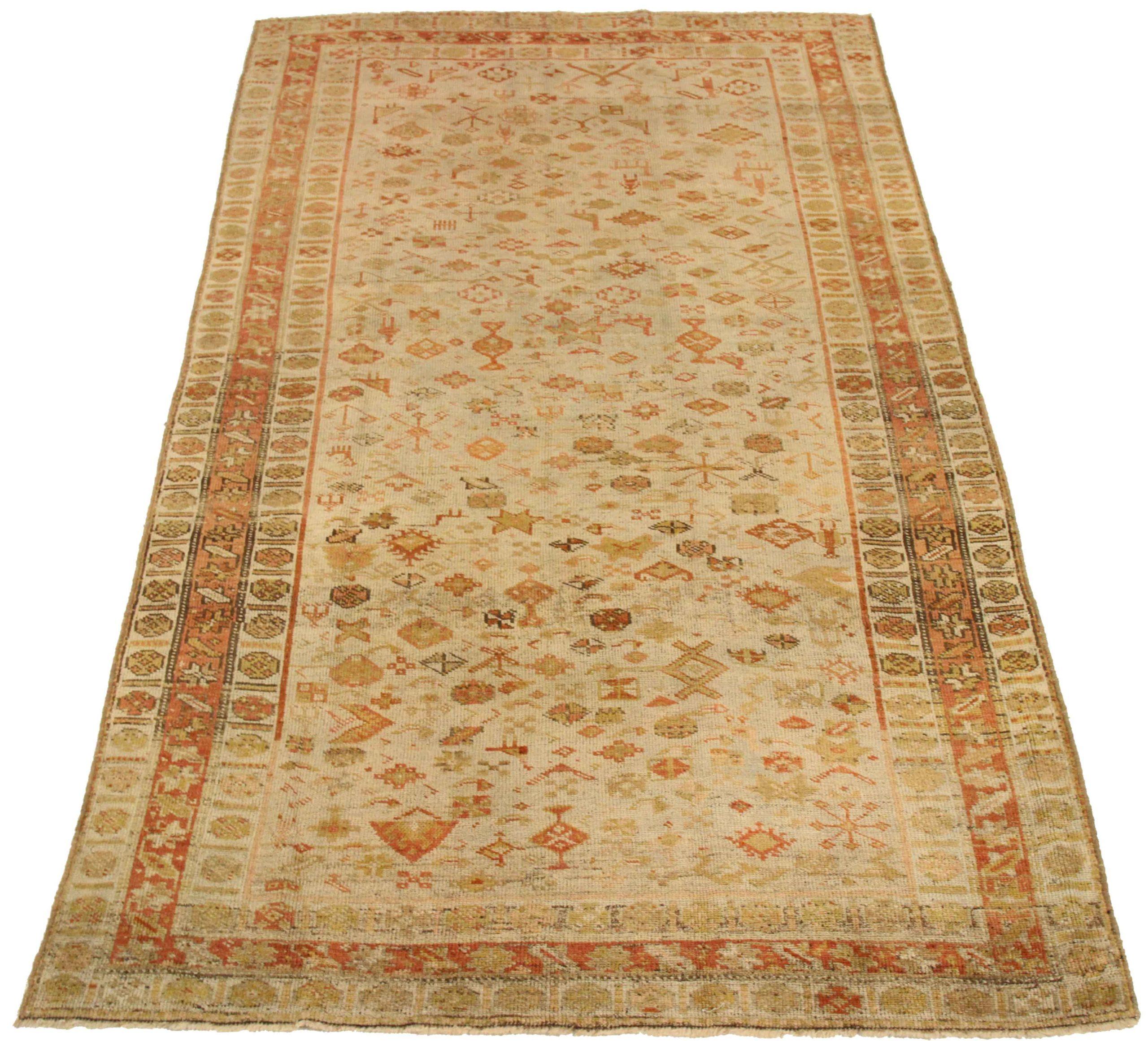 Entdecken Sie die Eleganz des persischen Bijar mit Teppichen aus der Zeit um 1880. Dieses exklusive Design aus Wolle und GreenIvoryRed ist perfekt, um Ihren Raum zu verschönern.