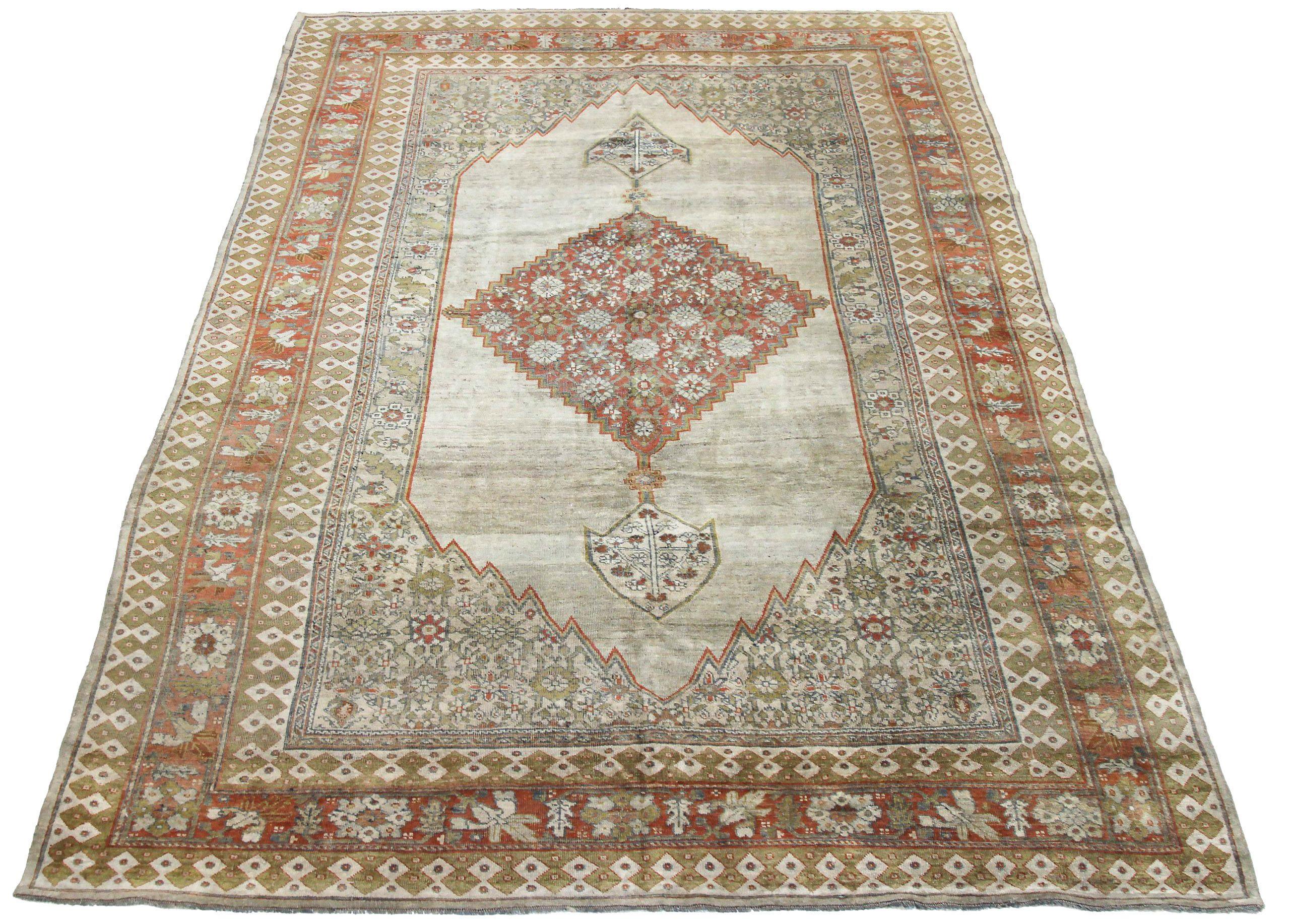 Entdecken Sie die Eleganz des persischen Bijar mit Teppichen aus der Zeit um 1880. Dieses exklusive Design aus Wolle und GreenIvoryRed ist perfekt, um Ihren Raum zu verschönern.