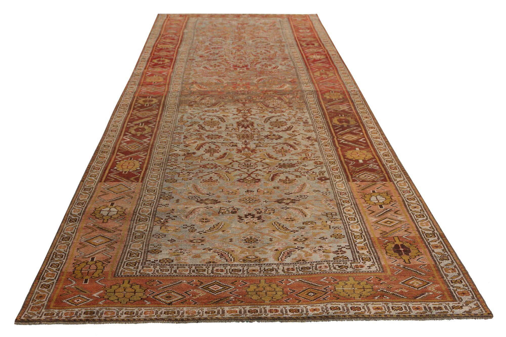 Entdecken Sie die Eleganz des persischen Bijar mit Teppichen aus der Zeit um 1910. Dieses exklusive Design aus Wolle und Hellblau ist perfekt, um Ihren Raum zu verschönern.