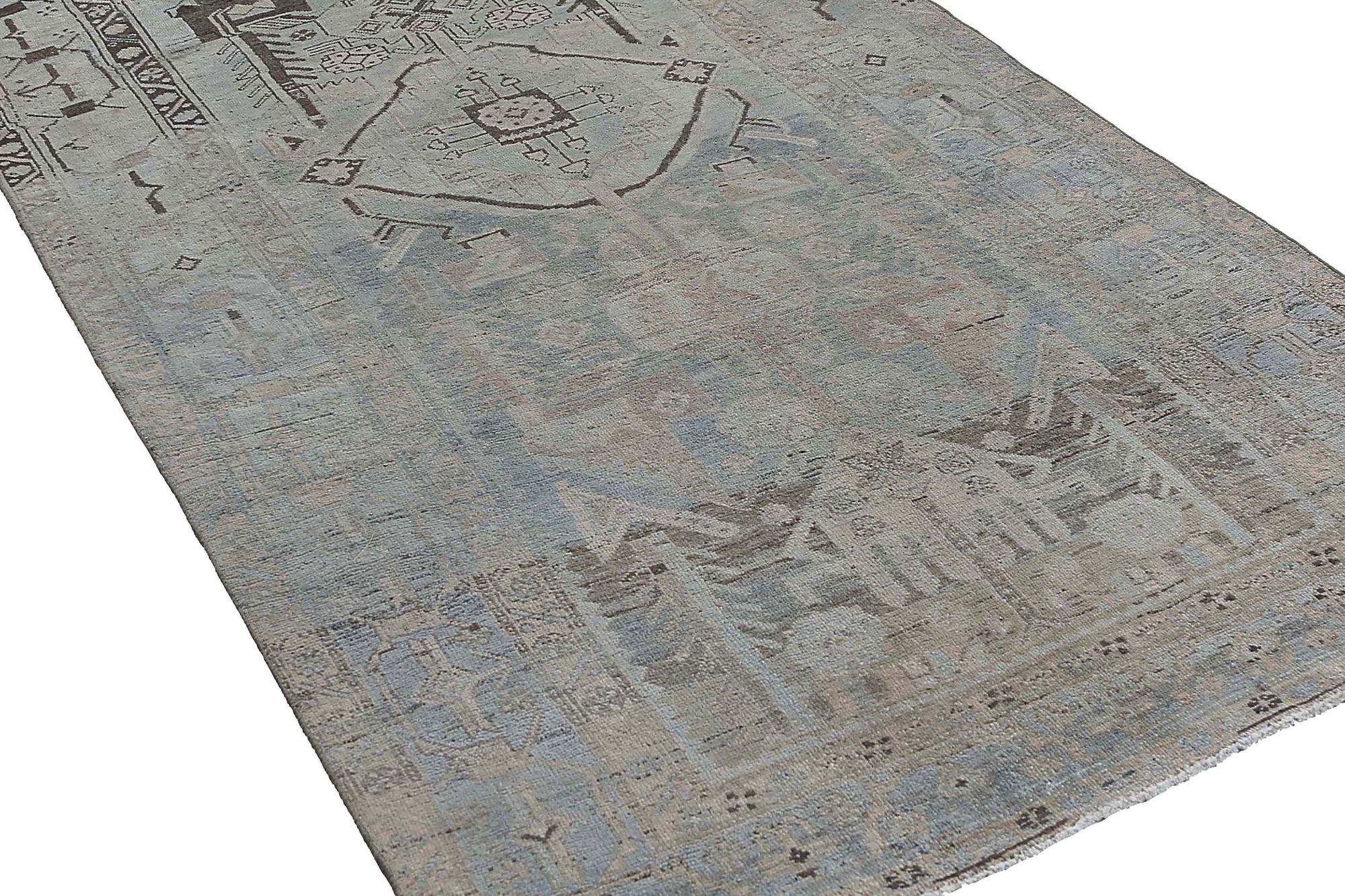 Scopri l'eleganza dei tappeti persiani Bijar, caratterizzati da un'area CIRCA del 1880. Progettato con lana e azzurro, questo design esclusivo è perfetto per valorizzare il tuo spazio.