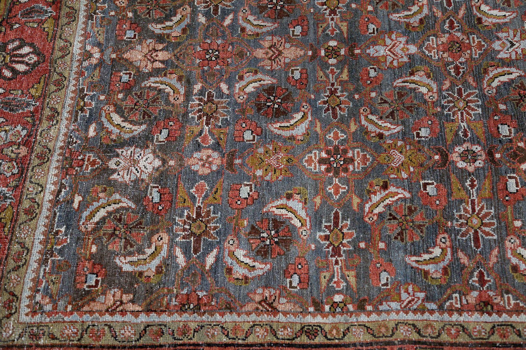 Scopri l'eleganza dei tappeti persiani Bijar, caratterizzati da un'area CIRCA del 1940. Progettato con lana e blu navy, questo design esclusivo è perfetto per valorizzare il tuo spazio.