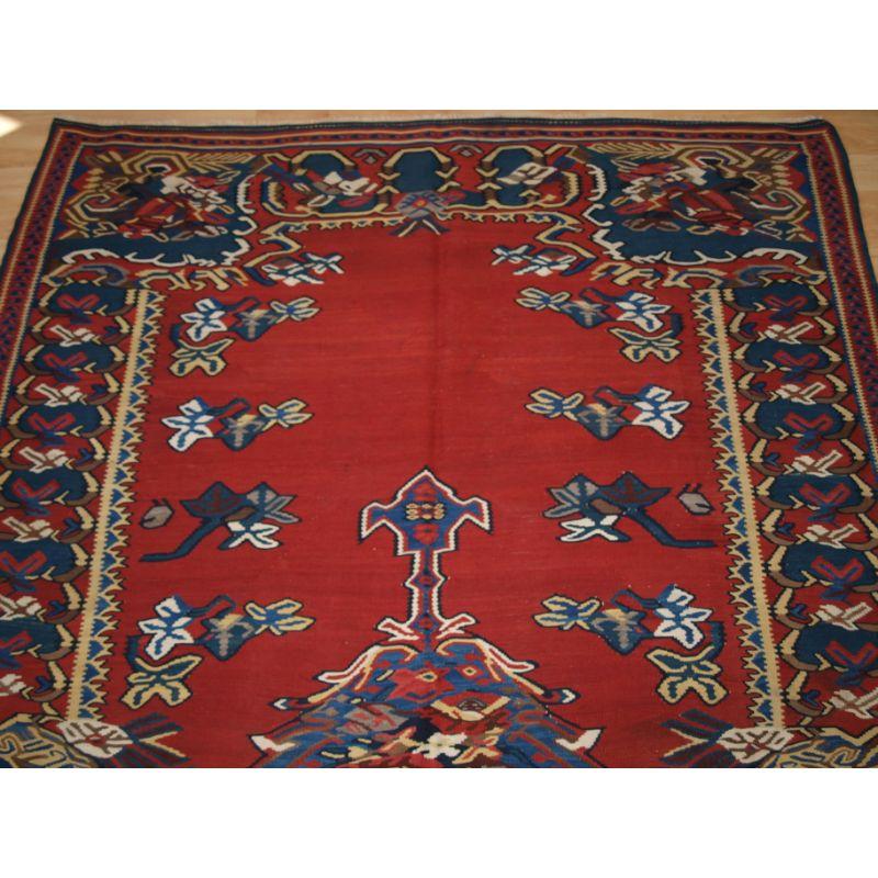 Persischer Bijar-Kelim aus der Region Persien mit französischem, beeinflusstem Blumendesign (Asiatisch) im Angebot